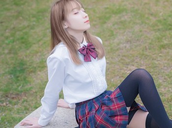 Vol.388_户外JK工作服青春美女性感短裙下黑色腿袜秀美腿迷人骚扰写真38P