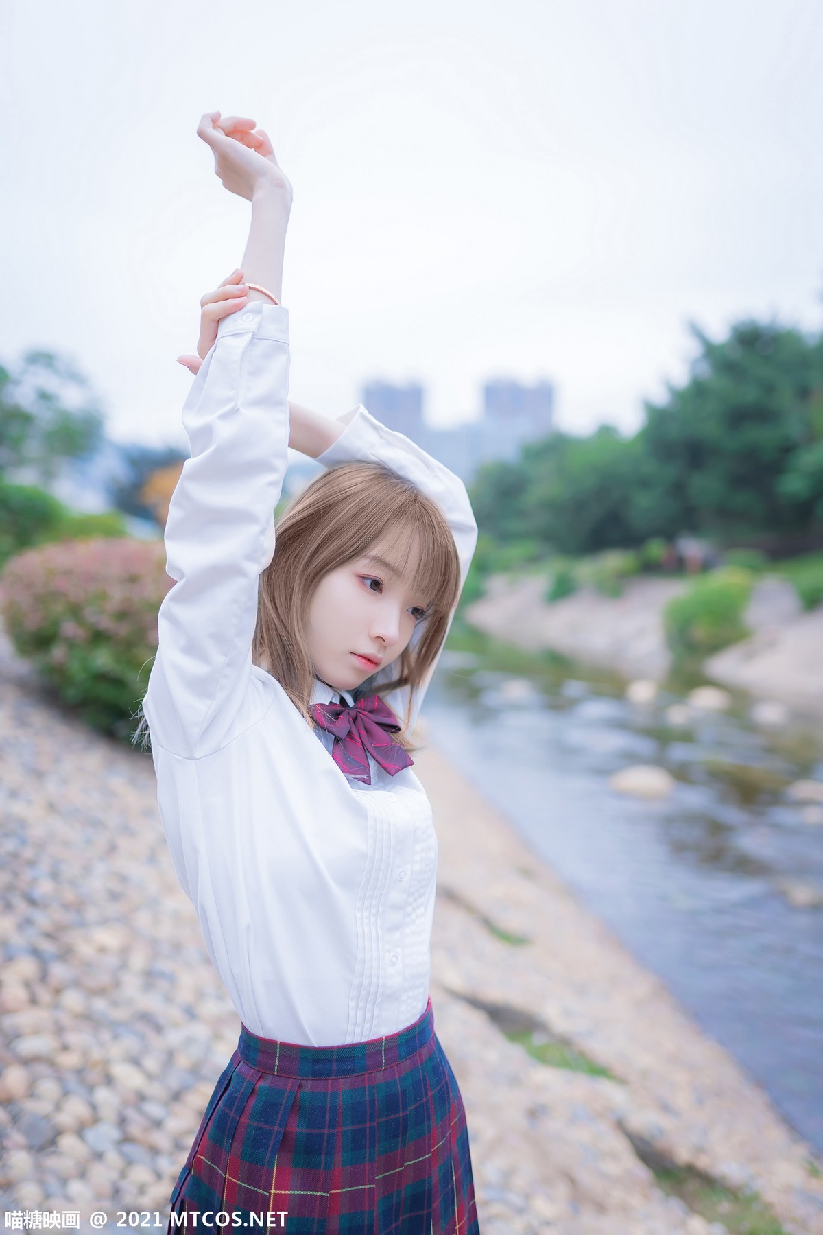jpxgmn.cc[喵糖映画]Vol.388_户外JK制服美女性感短裙下黑色腿袜秀美腿迷人诱惑写真38P