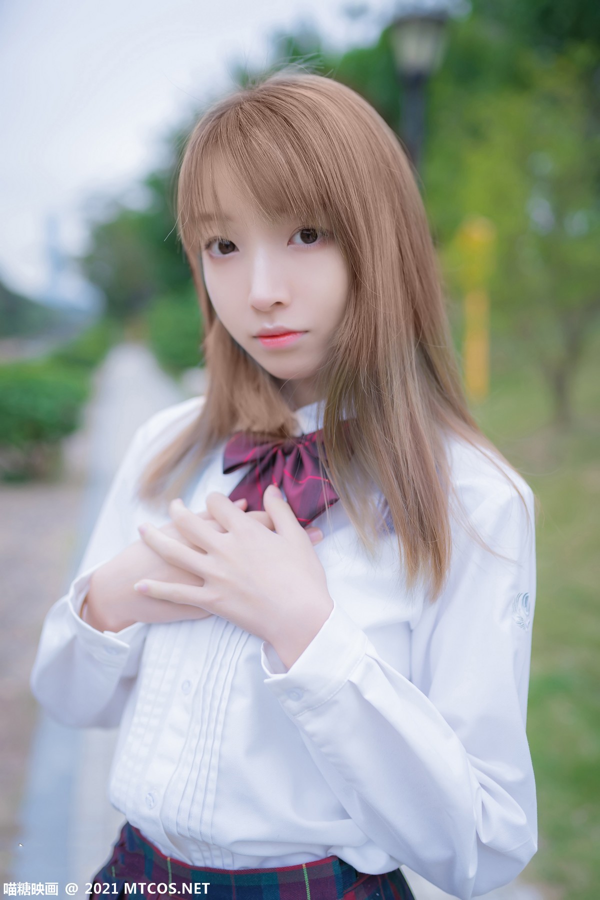 jpxgmn.cc[喵糖映画]Vol.388_户外JK制服美女性感短裙下黑色腿袜秀美腿迷人诱惑写真38P
