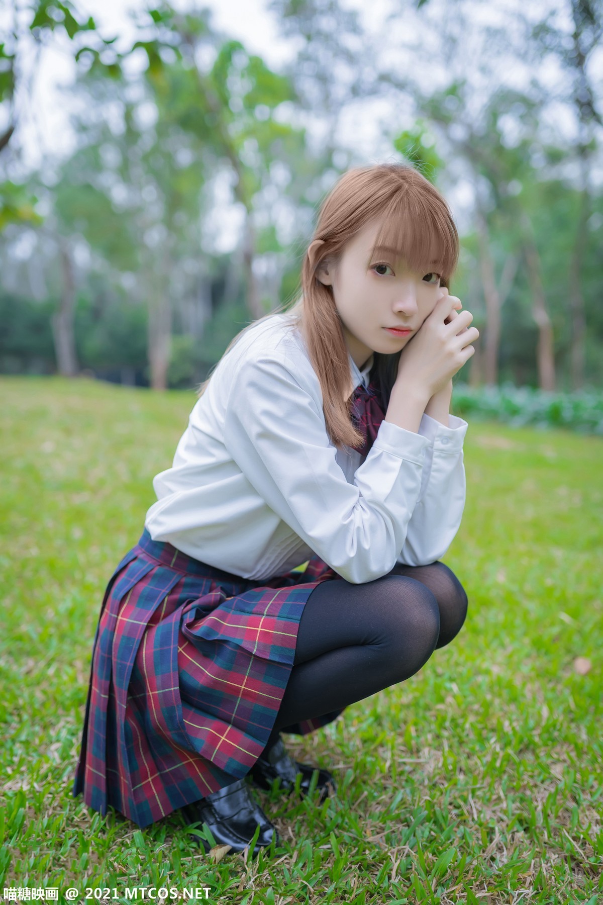 jpxgmn.cc[喵糖映画]Vol.388_户外JK制服美女性感短裙下黑色腿袜秀美腿迷人诱惑写真38P