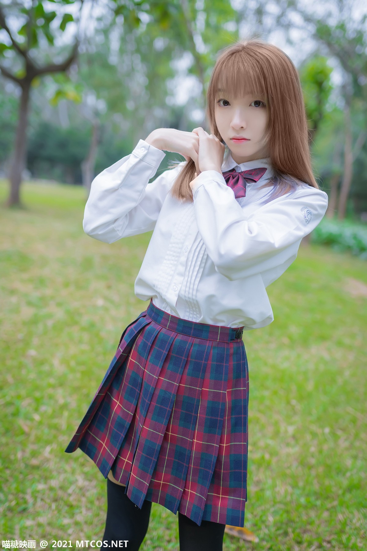 jpxgmn.cc[喵糖映画]Vol.388_户外JK制服美女性感短裙下黑色腿袜秀美腿迷人诱惑写真38P