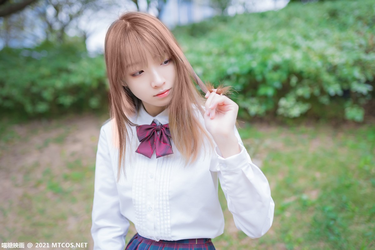 jpxgmn.cc[喵糖映画]Vol.388_户外JK制服美女性感短裙下黑色腿袜秀美腿迷人诱惑写真38P