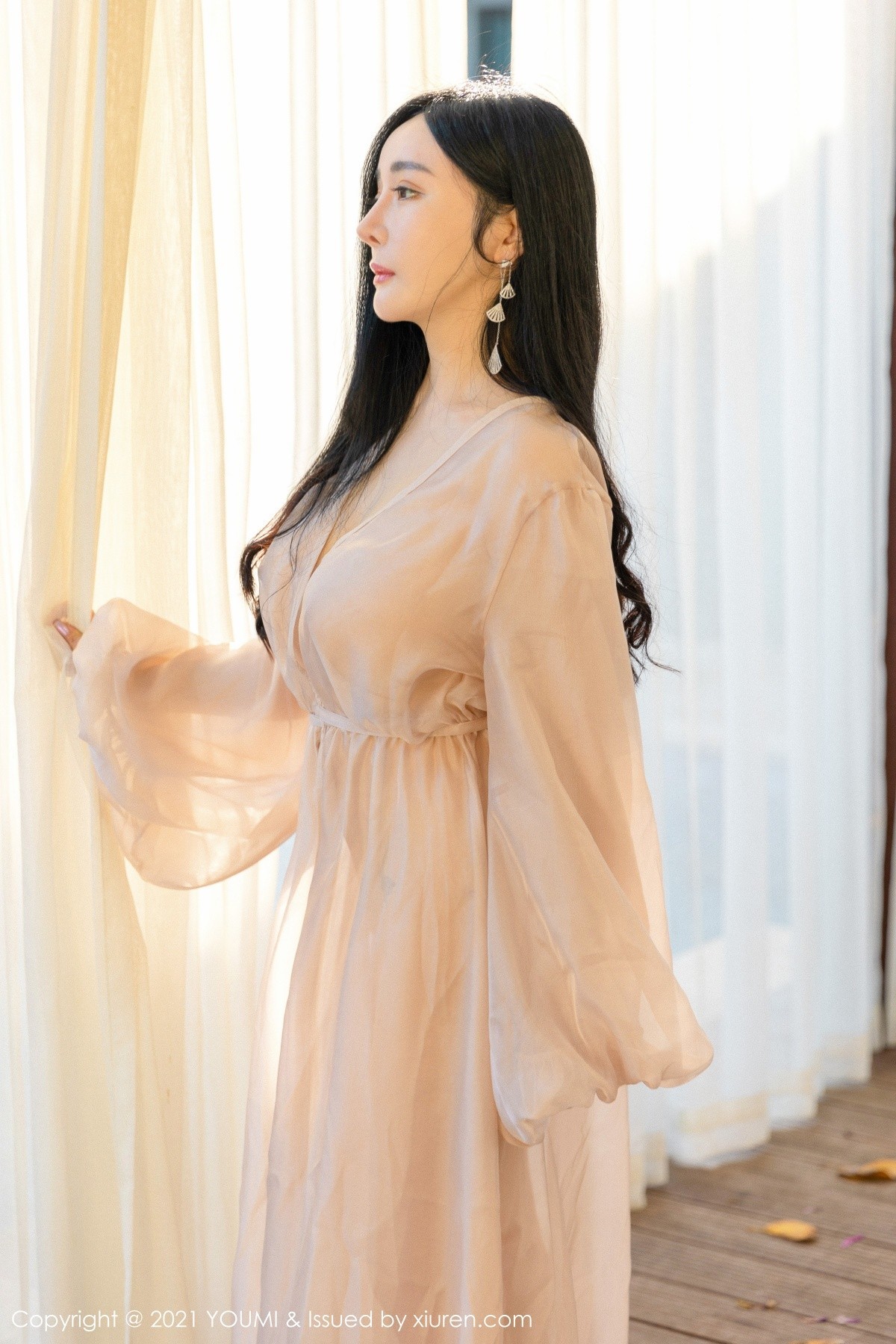 jpxgmn.cc[YouMi尤蜜荟]Vol.631_女神允爾三亚旅拍户外轻薄通透长裙露傲人豪乳极致诱惑写真76P