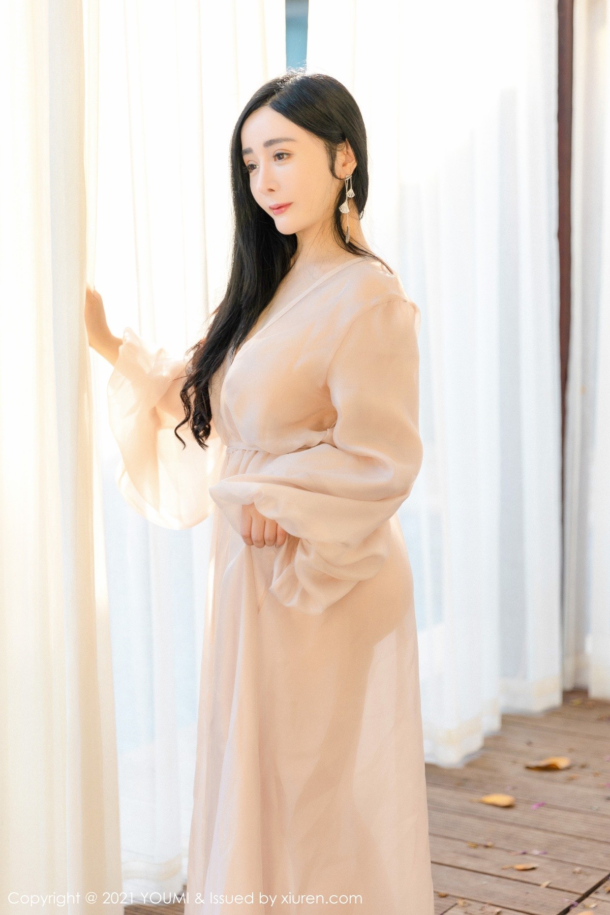 jpxgmn.cc[YouMi尤蜜荟]Vol.631_女神允爾三亚旅拍户外轻薄通透长裙露傲人豪乳极致诱惑写真76P