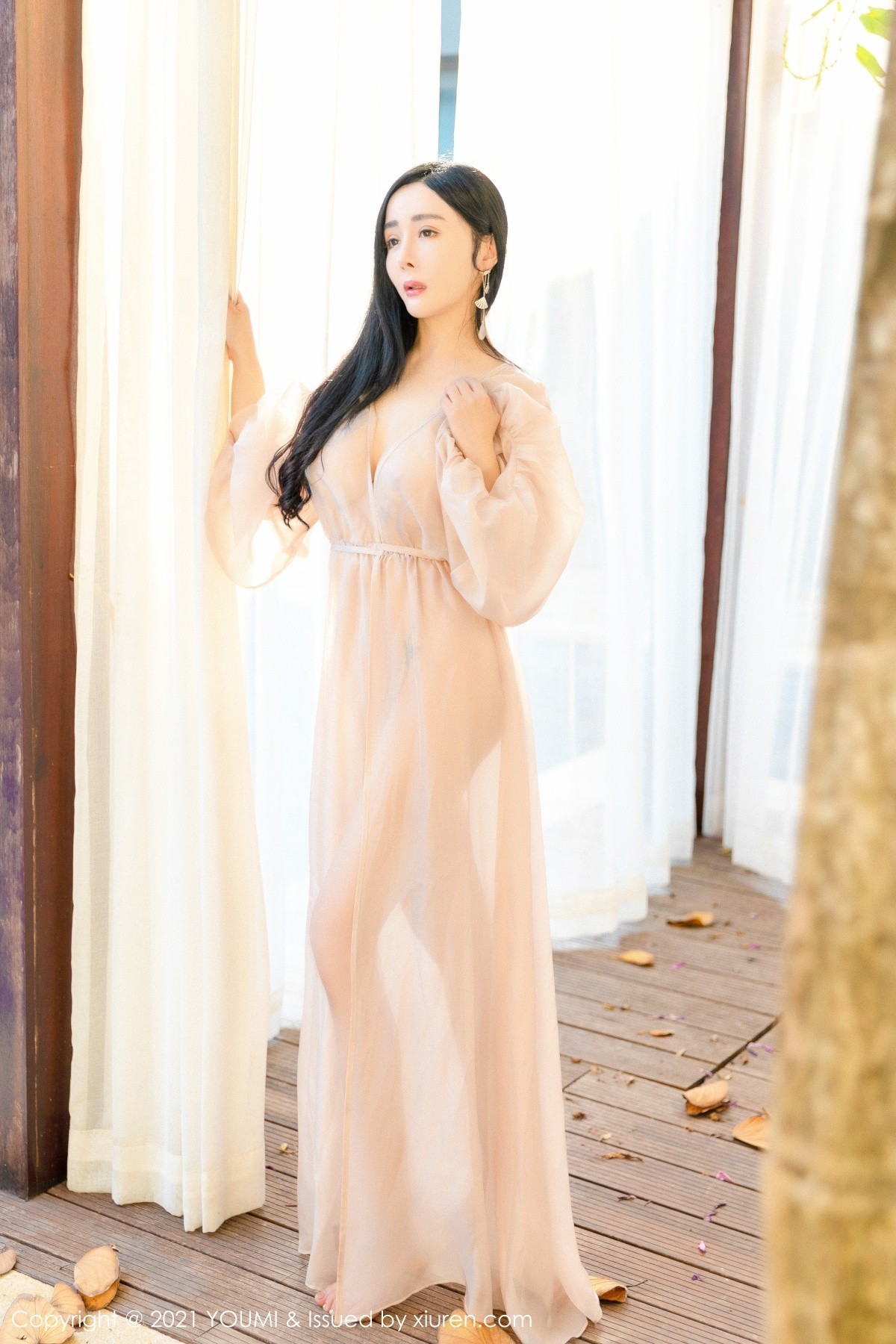 jpxgmn.cc[YouMi尤蜜荟]Vol.631_女神允爾三亚旅拍户外轻薄通透长裙露傲人豪乳极致诱惑写真76P