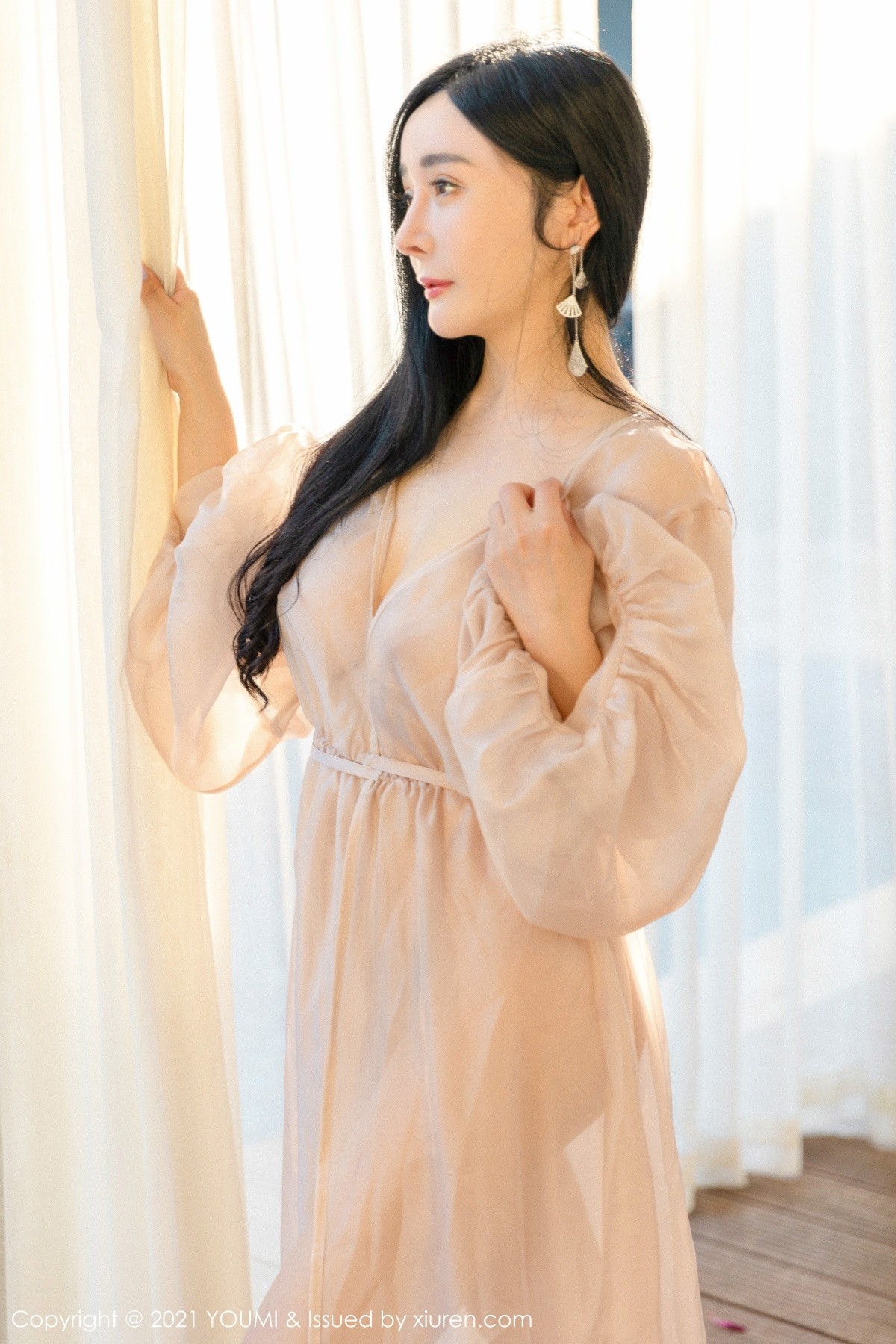 jpxgmn.cc[YouMi尤蜜荟]Vol.631_女神允爾三亚旅拍户外轻薄通透长裙露傲人豪乳极致诱惑写真76P