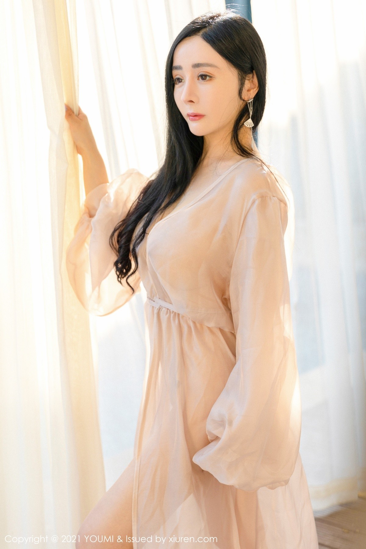 jpxgmn.cc[YouMi尤蜜荟]Vol.631_女神允爾三亚旅拍户外轻薄通透长裙露傲人豪乳极致诱惑写真76P