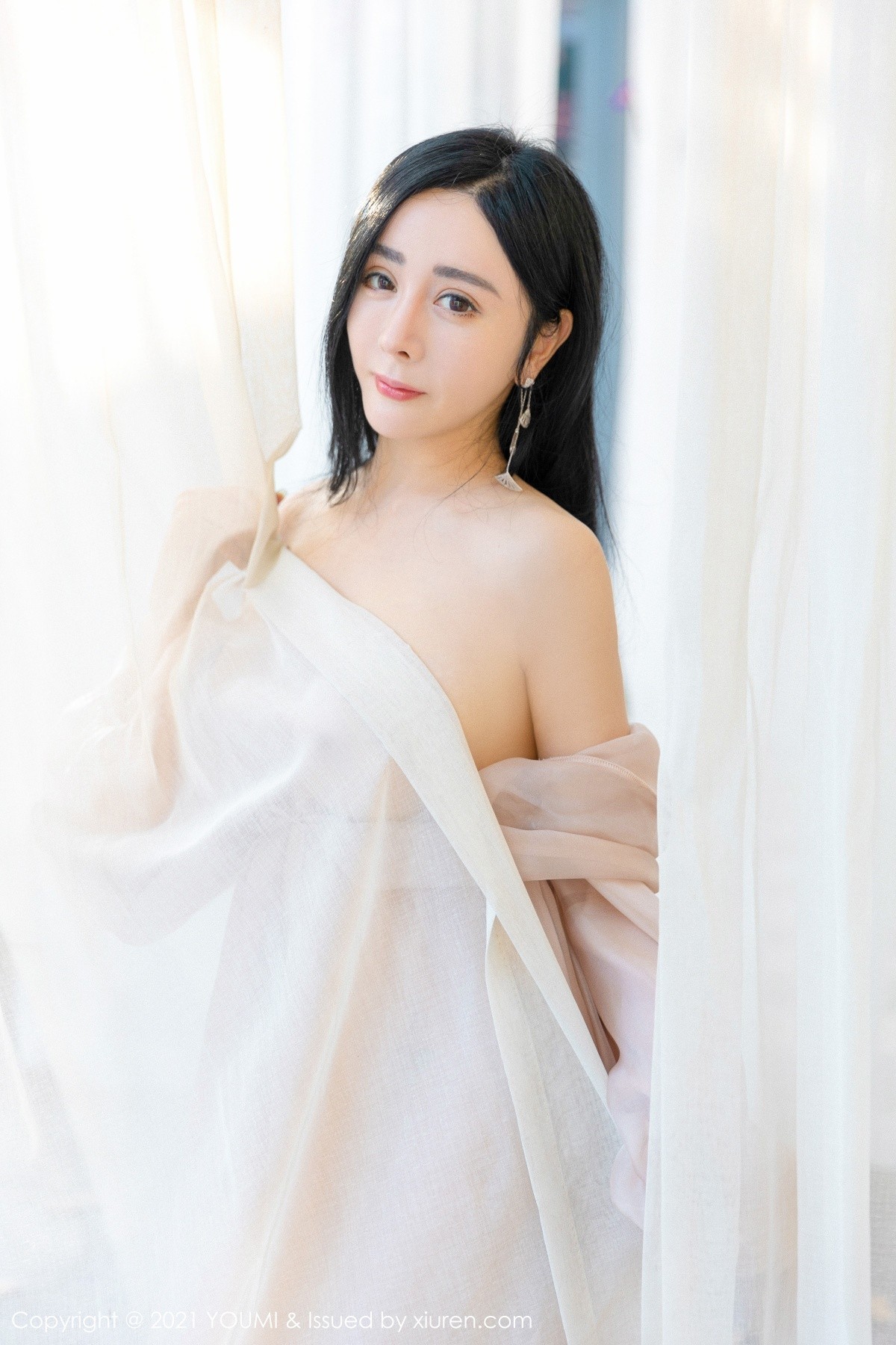 jpxgmn.cc[YouMi尤蜜荟]Vol.631_女神允爾三亚旅拍户外轻薄通透长裙露傲人豪乳极致诱惑写真76P