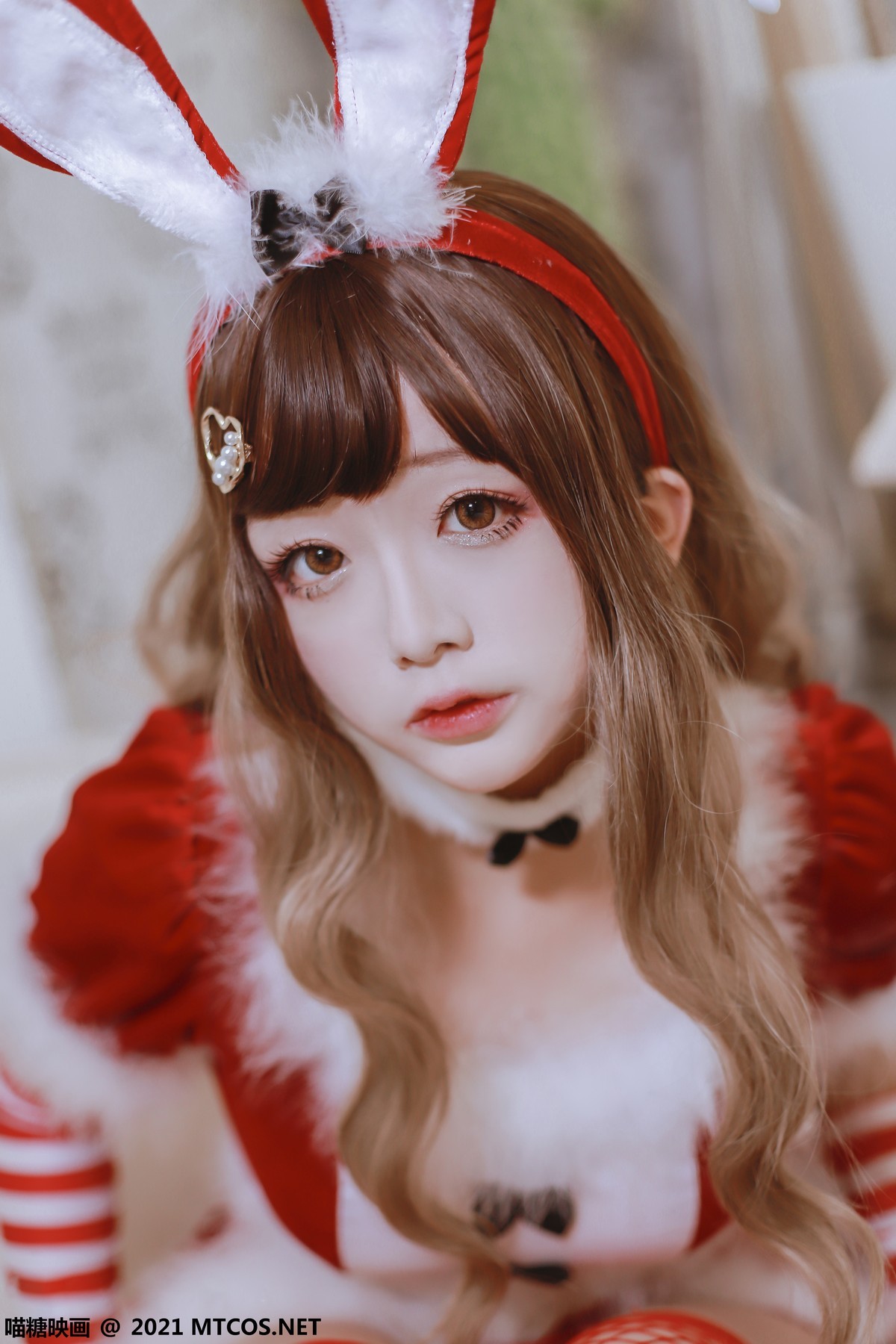 jpxgmn.cc[喵糖映画]Vol.389_红色服饰美少女私房兔女郎主题性感红丝网袜秀美腿诱惑写真33P