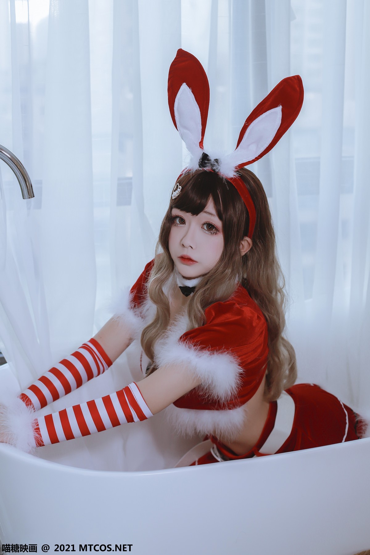 jpxgmn.cc[喵糖映画]Vol.389_红色服饰美少女私房兔女郎主题性感红丝网袜秀美腿诱惑写真33P