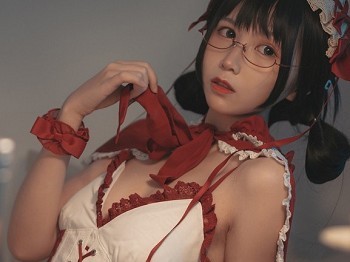 Vol.390_小红帽美少女私人性感短裙下白色蕾丝袜秀白皙美腿骚扰写真23P