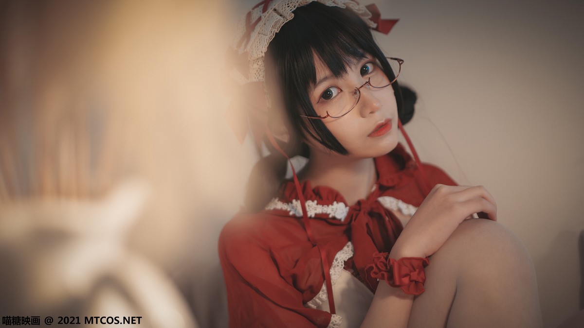jpxgmn.cc[喵糖映画]Vol.390_小红帽美少女私房性感短裙下白色蕾丝袜秀白嫩美腿诱惑写真23P