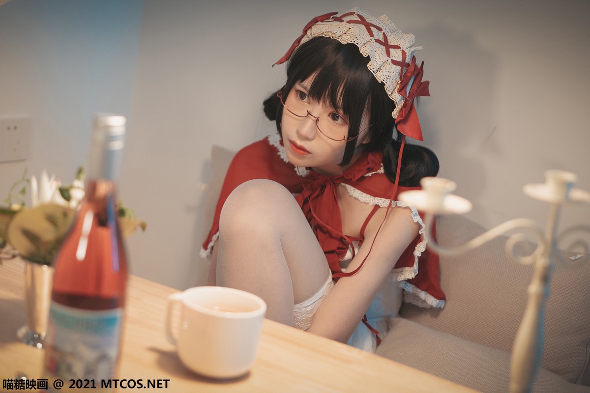 jpxgmn.cc[喵糖映画]Vol.390_小红帽美少女私房性感短裙下白色蕾丝袜秀白嫩美腿诱惑写真23P