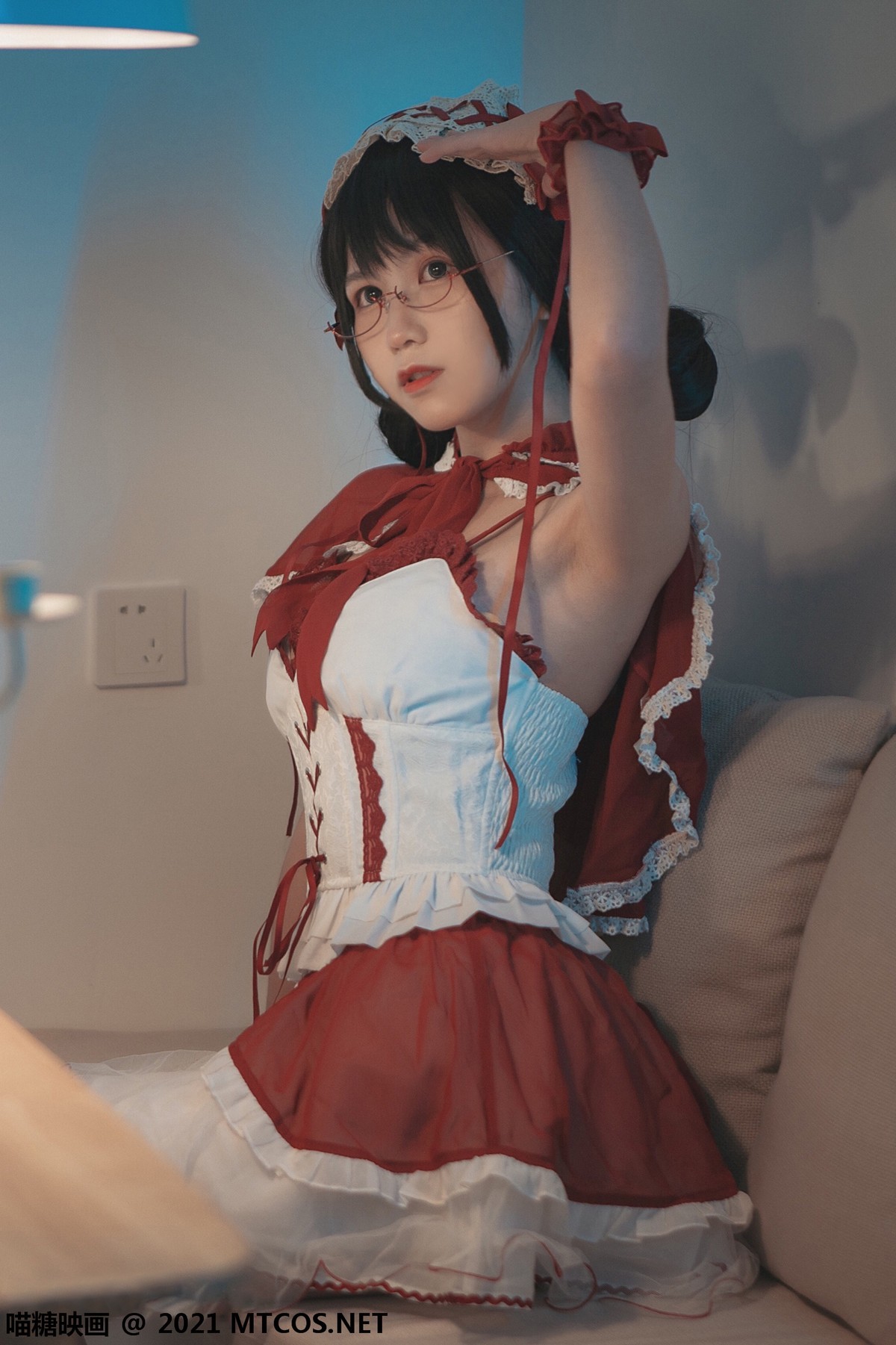 jpxgmn.cc[喵糖映画]Vol.390_小红帽美少女私房性感短裙下白色蕾丝袜秀白嫩美腿诱惑写真23P