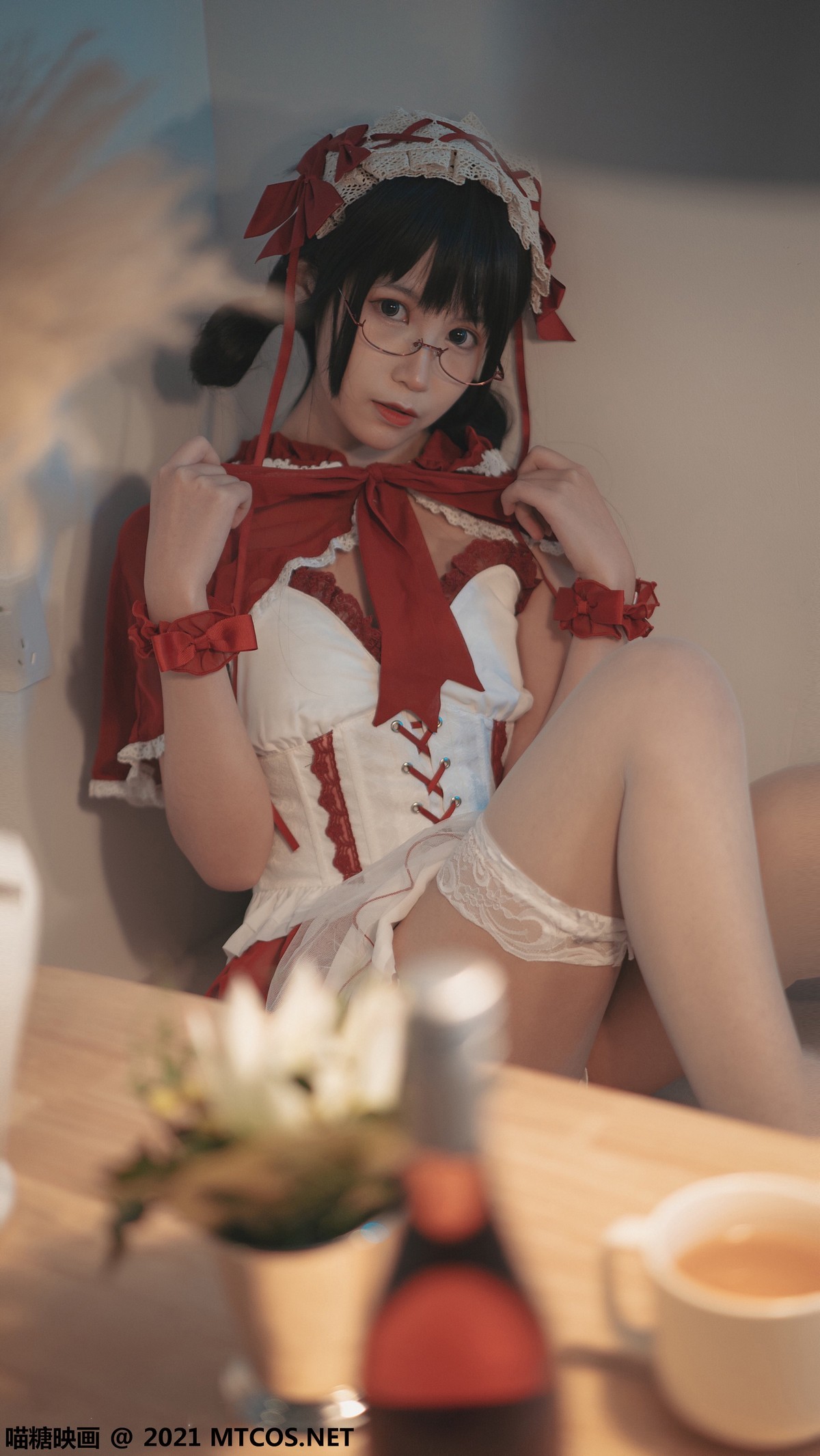 jpxgmn.cc[喵糖映画]Vol.390_小红帽美少女私房性感短裙下白色蕾丝袜秀白嫩美腿诱惑写真23P