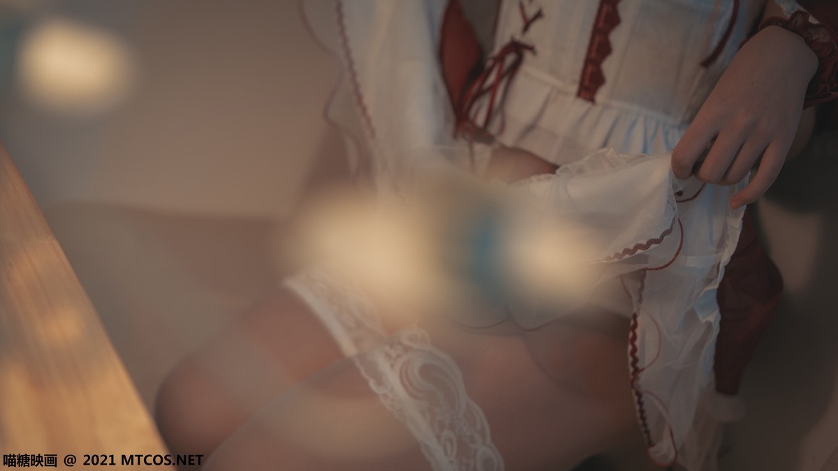 jpxgmn.cc[喵糖映画]Vol.390_小红帽美少女私房性感短裙下白色蕾丝袜秀白嫩美腿诱惑写真23P