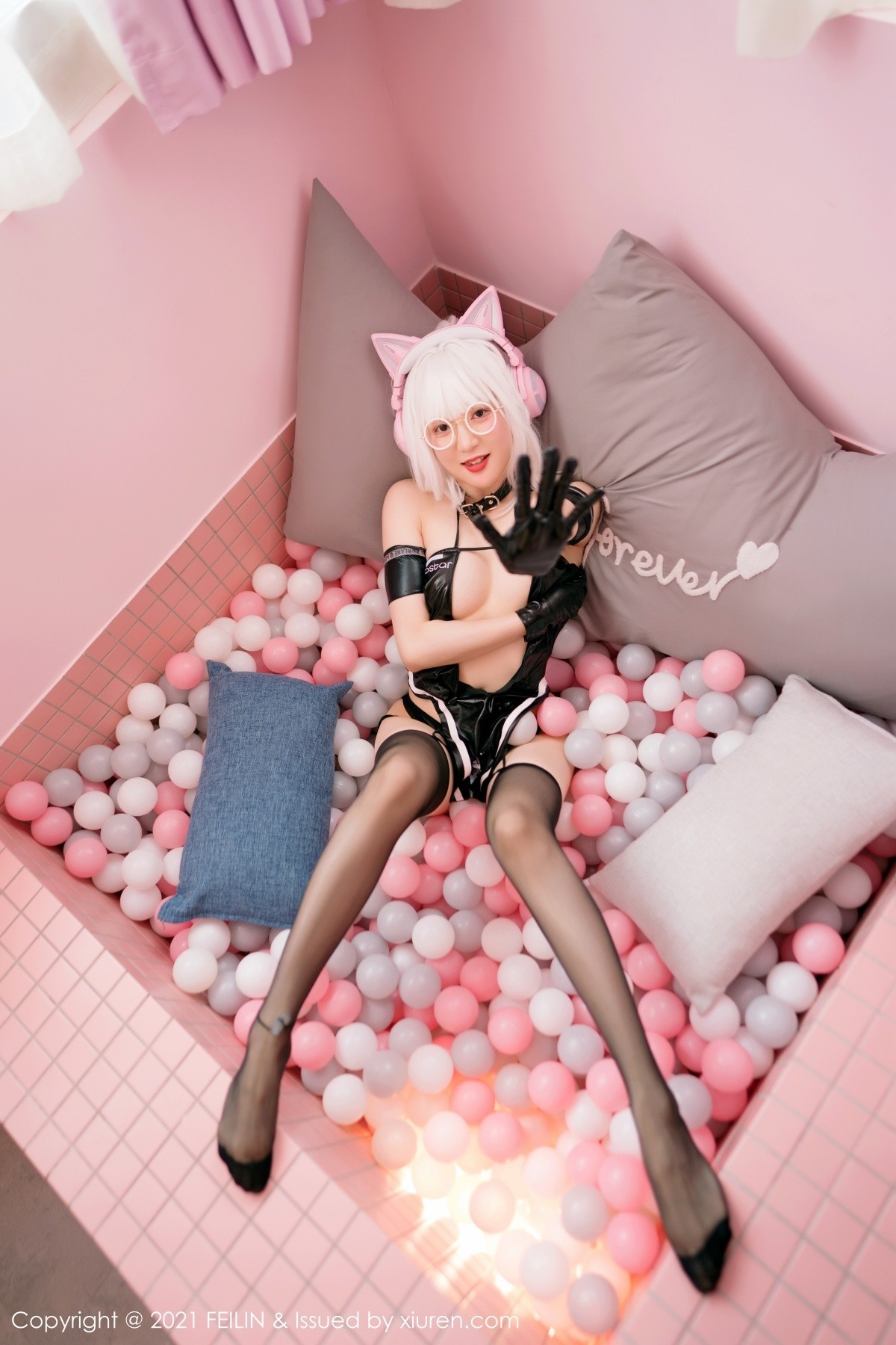jpxgmn.cc[FeiLin嗲囡囡]VOL.290_新人模特龙女宝宝私房波波池黑色情趣内衣迷人诱惑写真46P