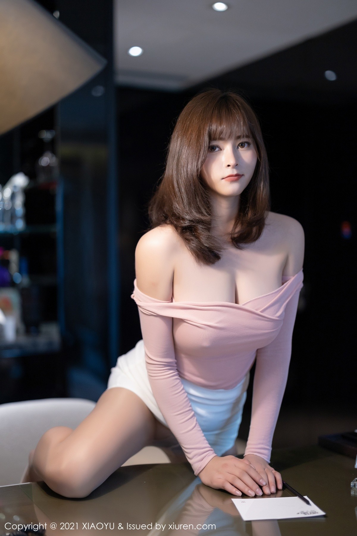 jpxgmn.cc[XiaoYu画语界]Vol.513_嫩模奈沐子粉色低胸上衣配无内肉丝裤袜秀丰满身材诱惑写真65P