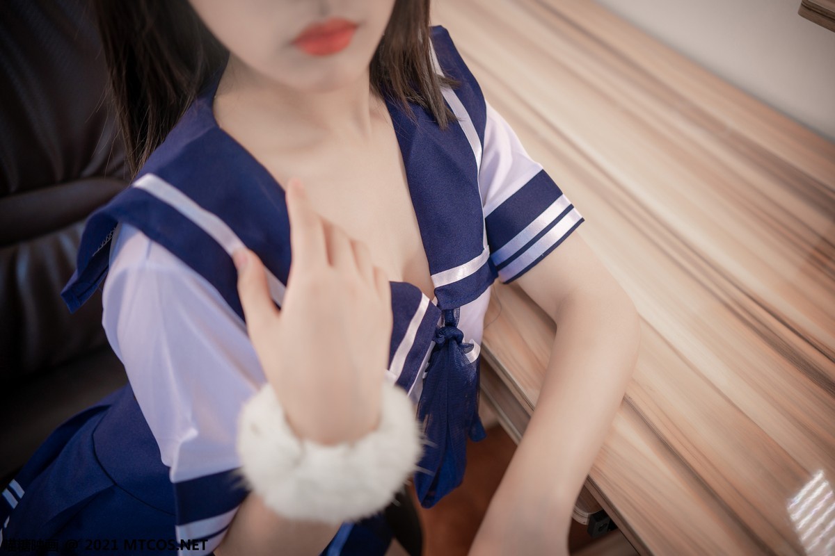 jpxgmn.cc[喵糖映画]Vol.392_靓丽学妹私房水手制服短裙下黑色腿袜秀美腿迷人诱惑写真21P