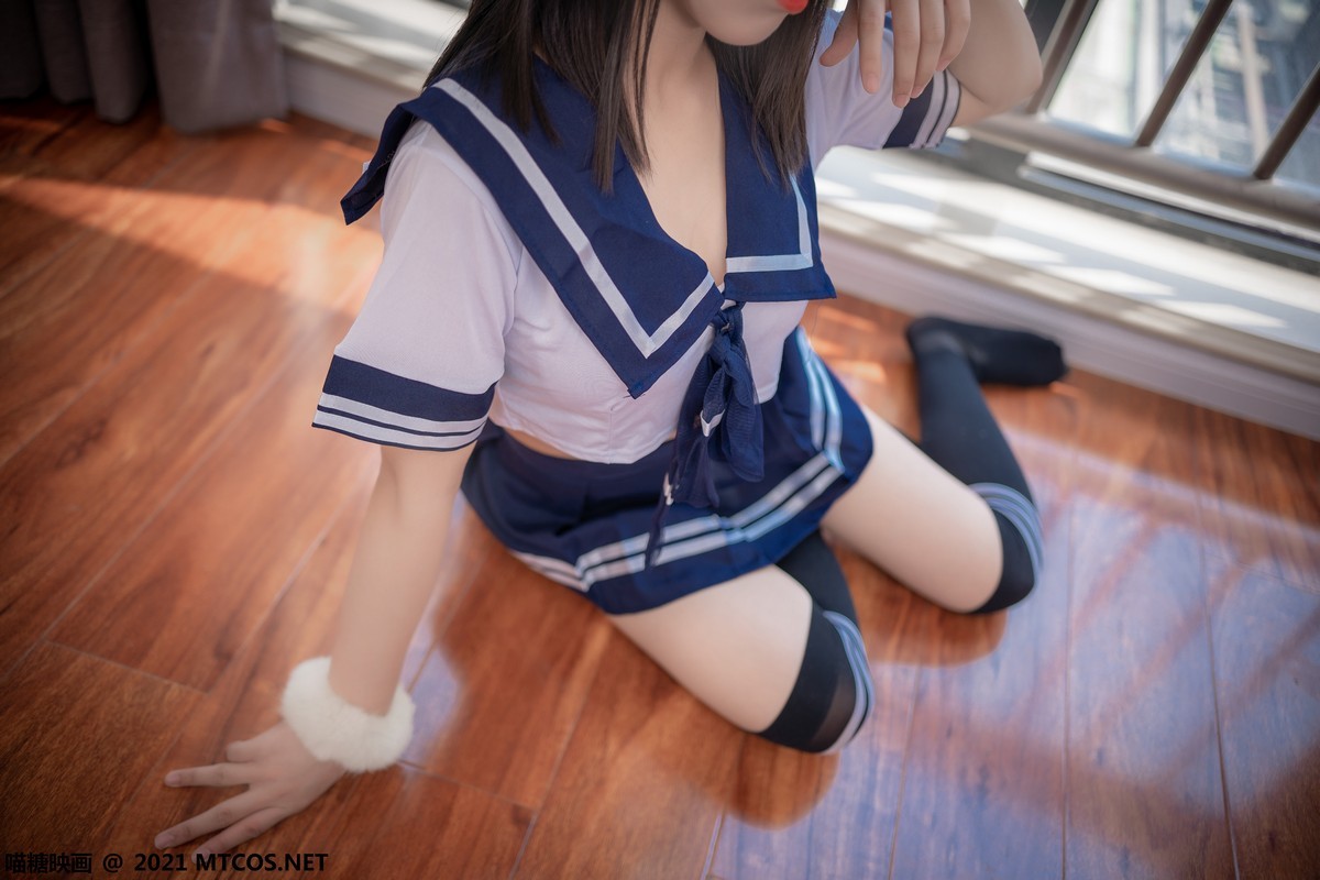 jpxgmn.cc[喵糖映画]Vol.392_靓丽学妹私房水手制服短裙下黑色腿袜秀美腿迷人诱惑写真21P