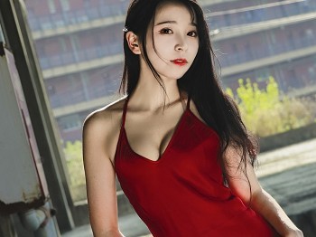 Vol.394_红色吊带裙美少女户外黑色丝袜渔网配凉高跟鞋秀美腿性感写真36P
