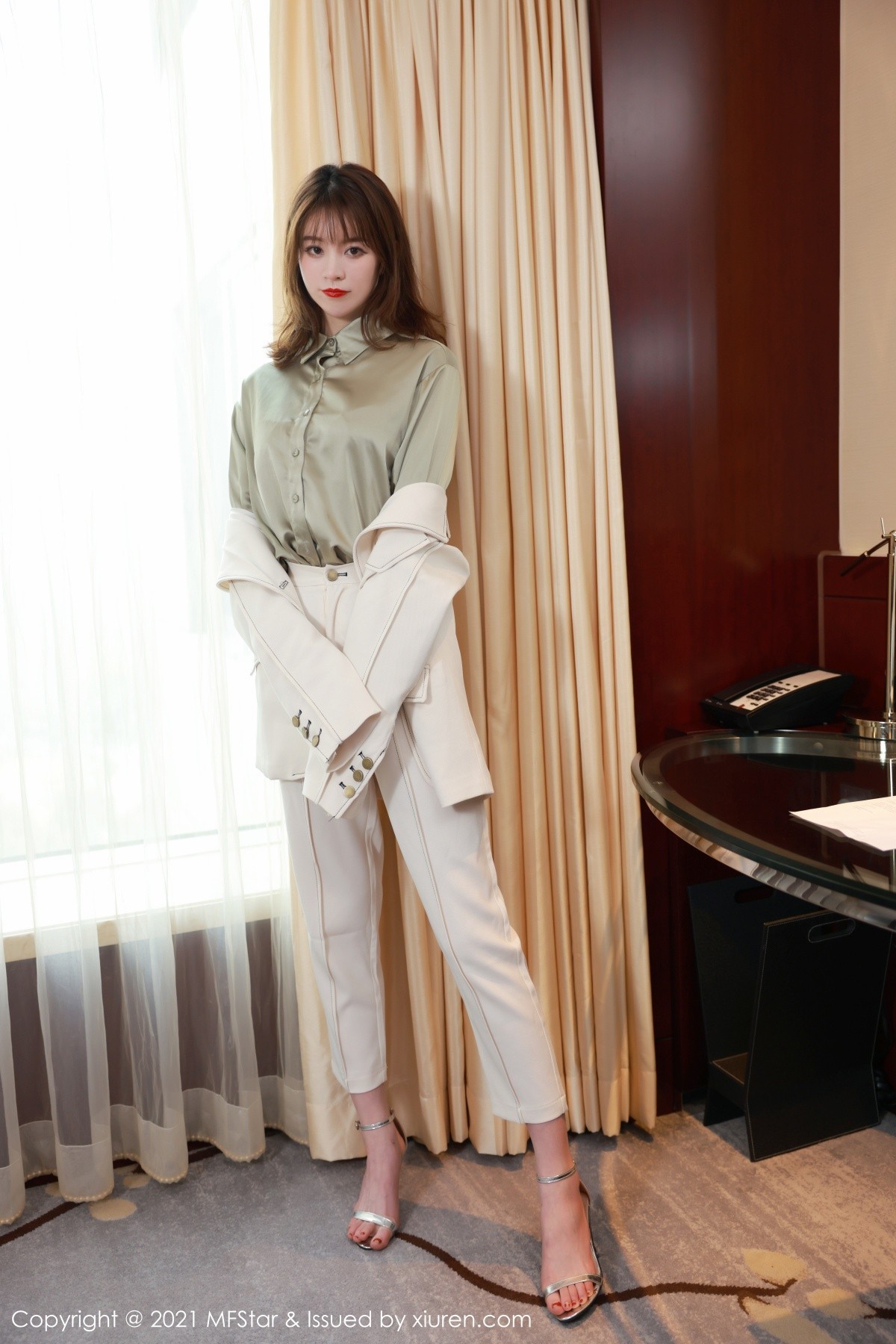 jpxgmn.cc[MFStar模范学院]Vol.485_嫩模yoo优优脱职场西装露豹纹内衣秀白嫩翘臀诱惑写真45P