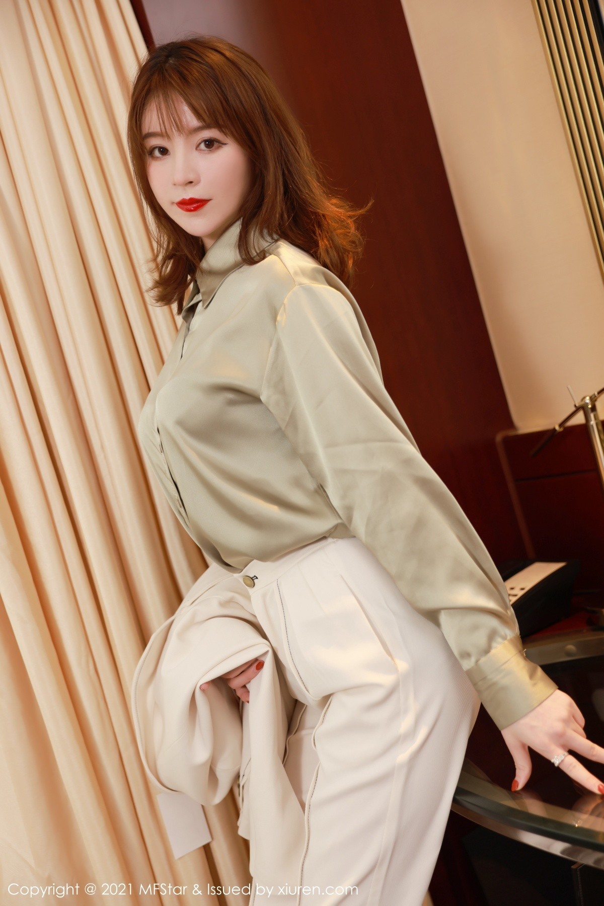 jpxgmn.cc[MFStar模范学院]Vol.485_嫩模yoo优优脱职场西装露豹纹内衣秀白嫩翘臀诱惑写真45P