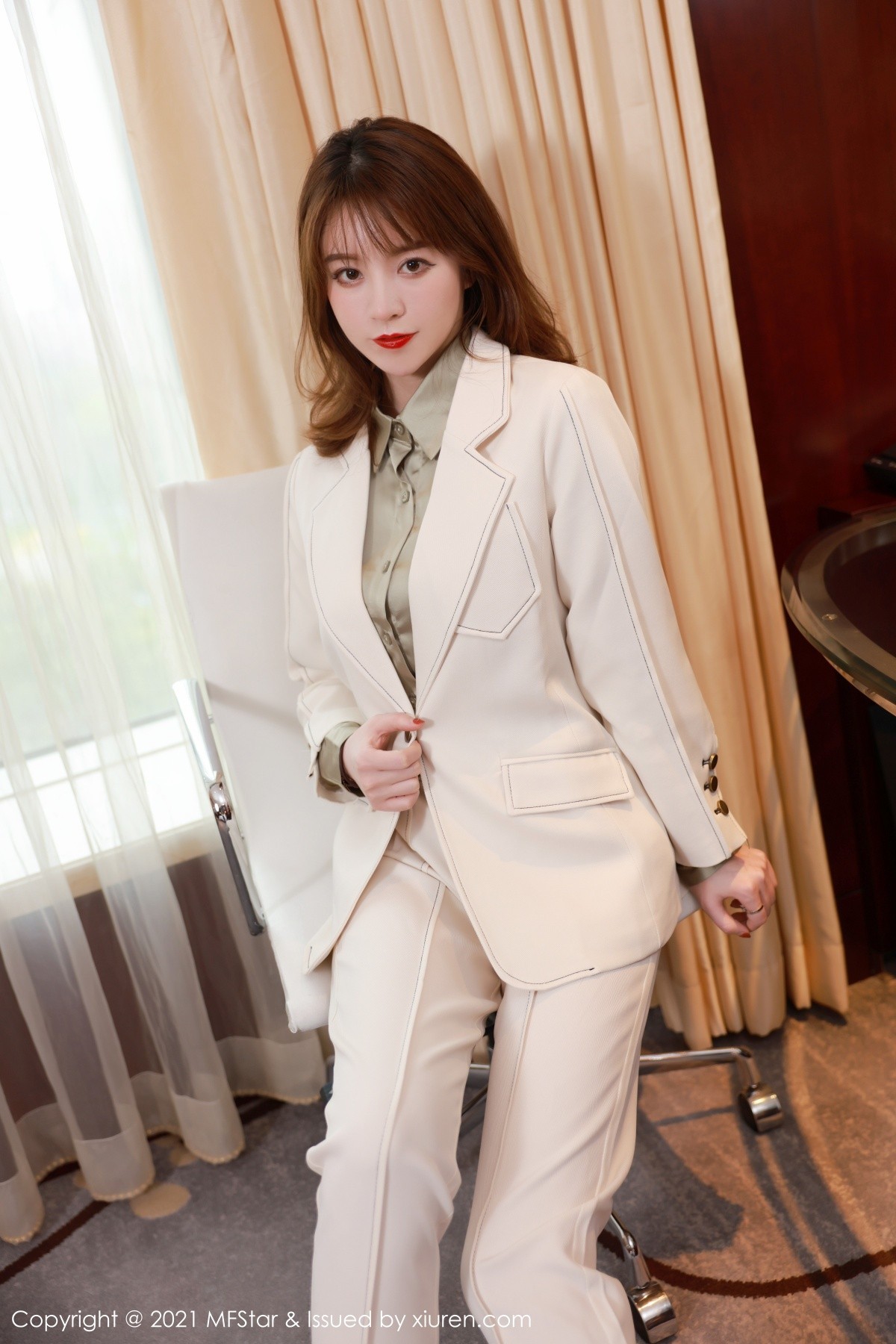 jpxgmn.cc[MFStar模范学院]Vol.485_嫩模yoo优优脱职场西装露豹纹内衣秀白嫩翘臀诱惑写真45P