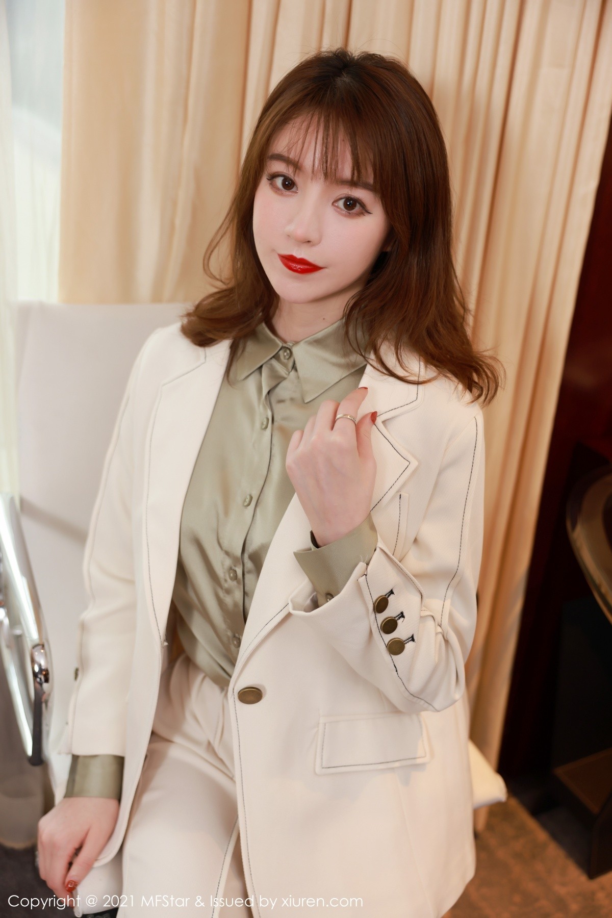 jpxgmn.cc[MFStar模范学院]Vol.485_嫩模yoo优优脱职场西装露豹纹内衣秀白嫩翘臀诱惑写真45P