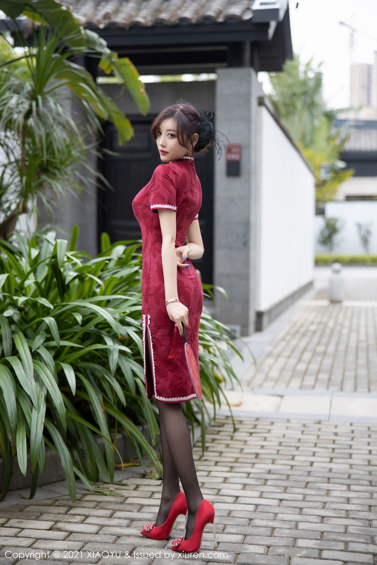 jpxgmn.cc[XiaoYu画语界]Vol.515_女神杨晨晨sugar心愿旅拍脱古韵旗袍露蕾丝内衣完美诱惑写真78P