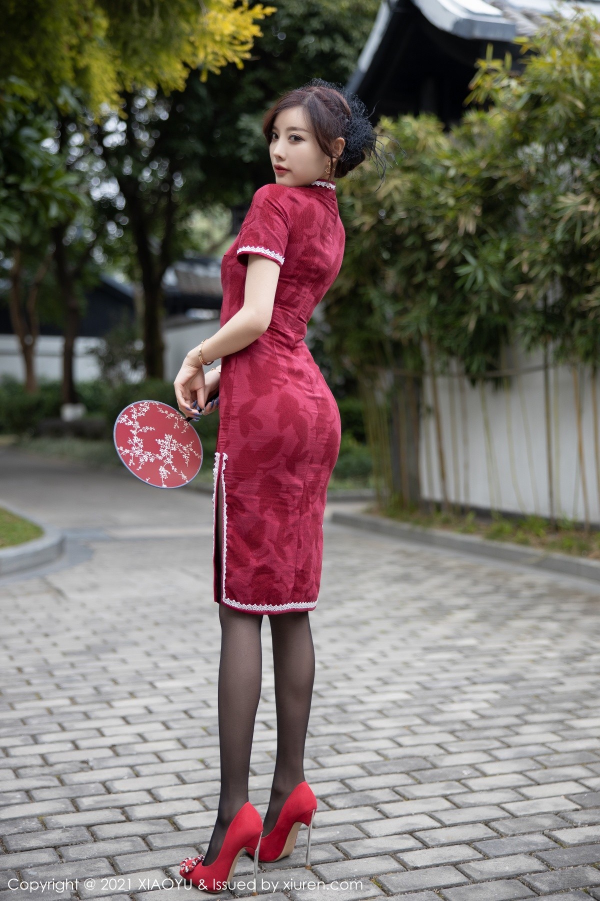jpxgmn.cc[XiaoYu画语界]Vol.515_女神杨晨晨sugar心愿旅拍脱古韵旗袍露蕾丝内衣完美诱惑写真78P