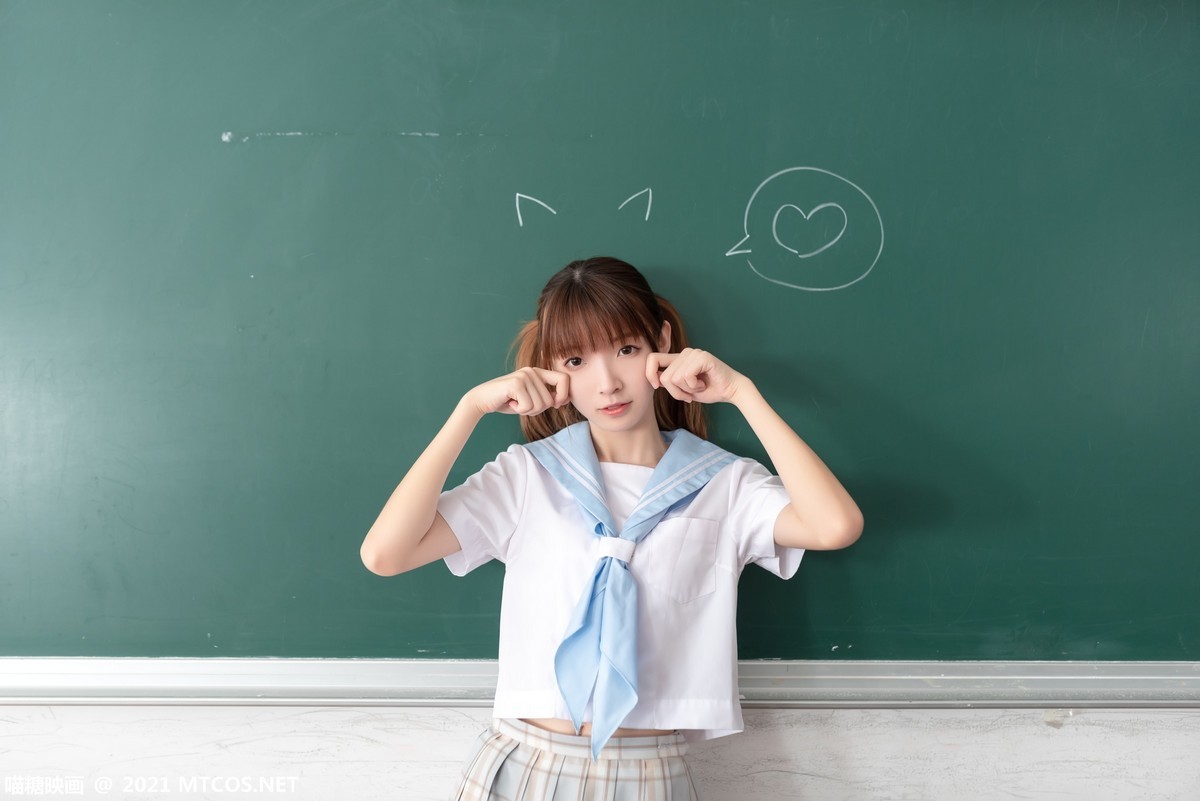 jpxgmn.cc[喵糖映画]Vol.395_清纯值日学妹教室里性感格子裙配白丝腿袜秀美腿迷人写真36P