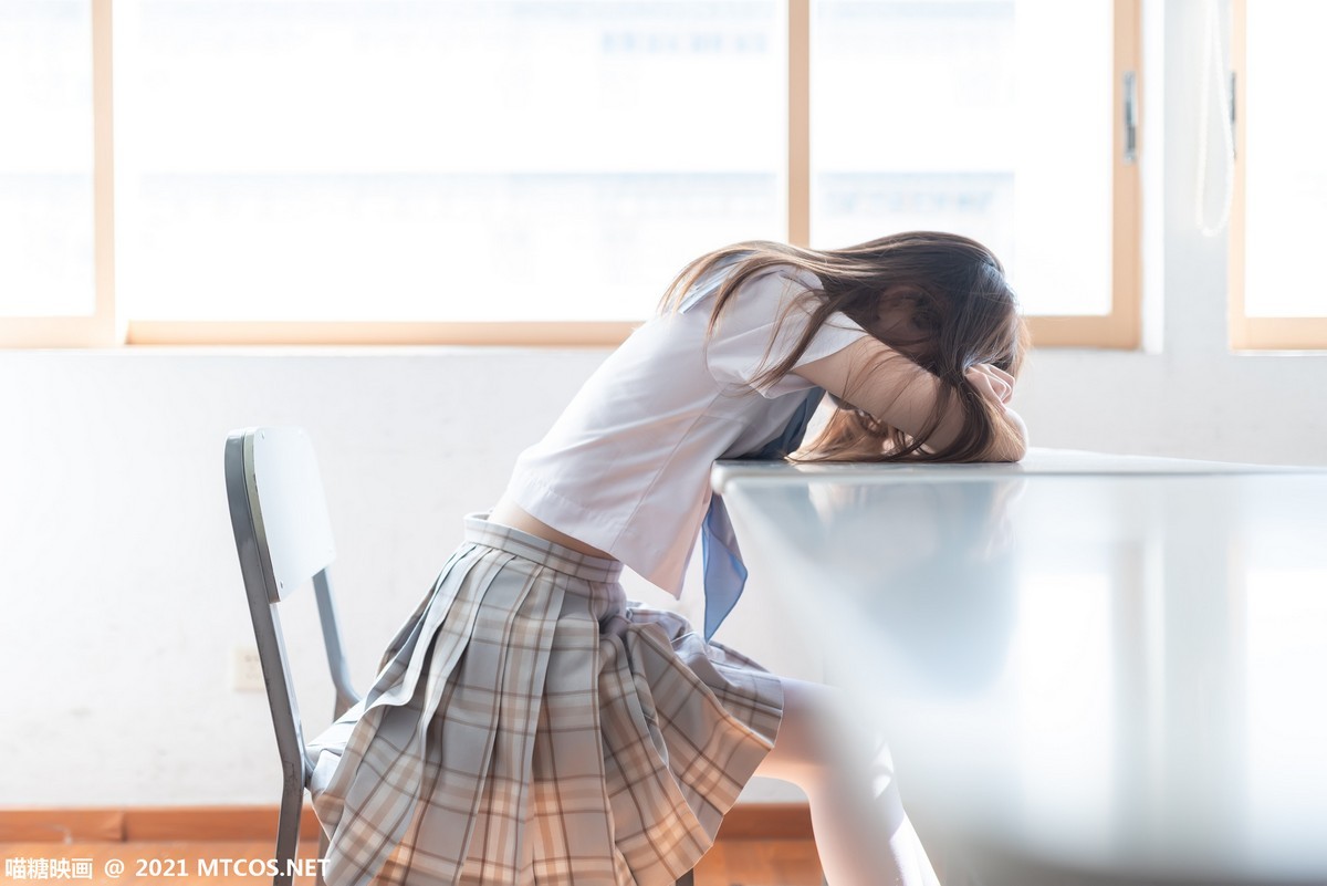 jpxgmn.cc[喵糖映画]Vol.395_清纯值日学妹教室里性感格子裙配白丝腿袜秀美腿迷人写真36P