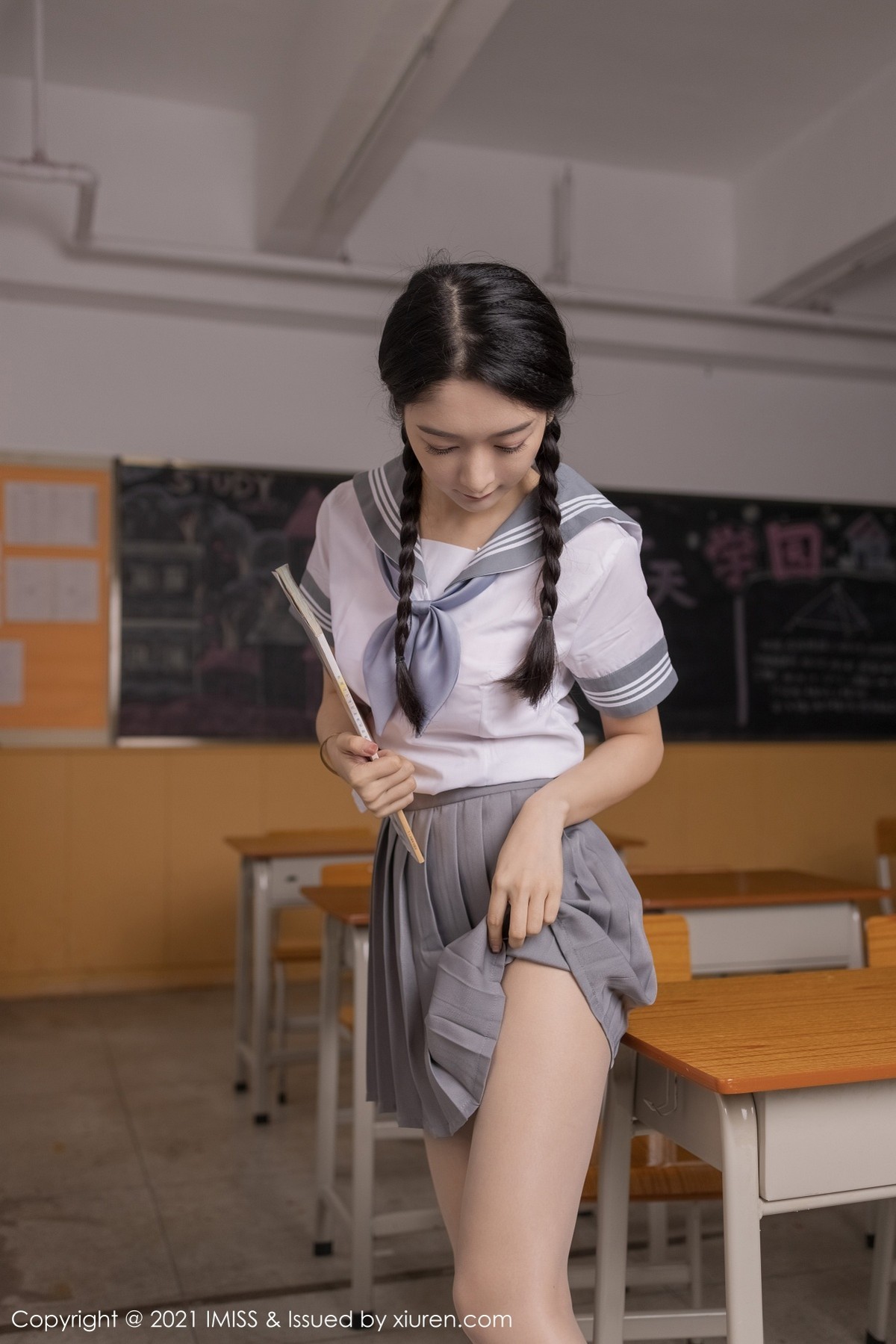 jpxgmn.cc[IMISS爱蜜社]Vol.583_女神Angela00校服制服主题教室里半脱露粉色内衣迷人诱惑写真49P