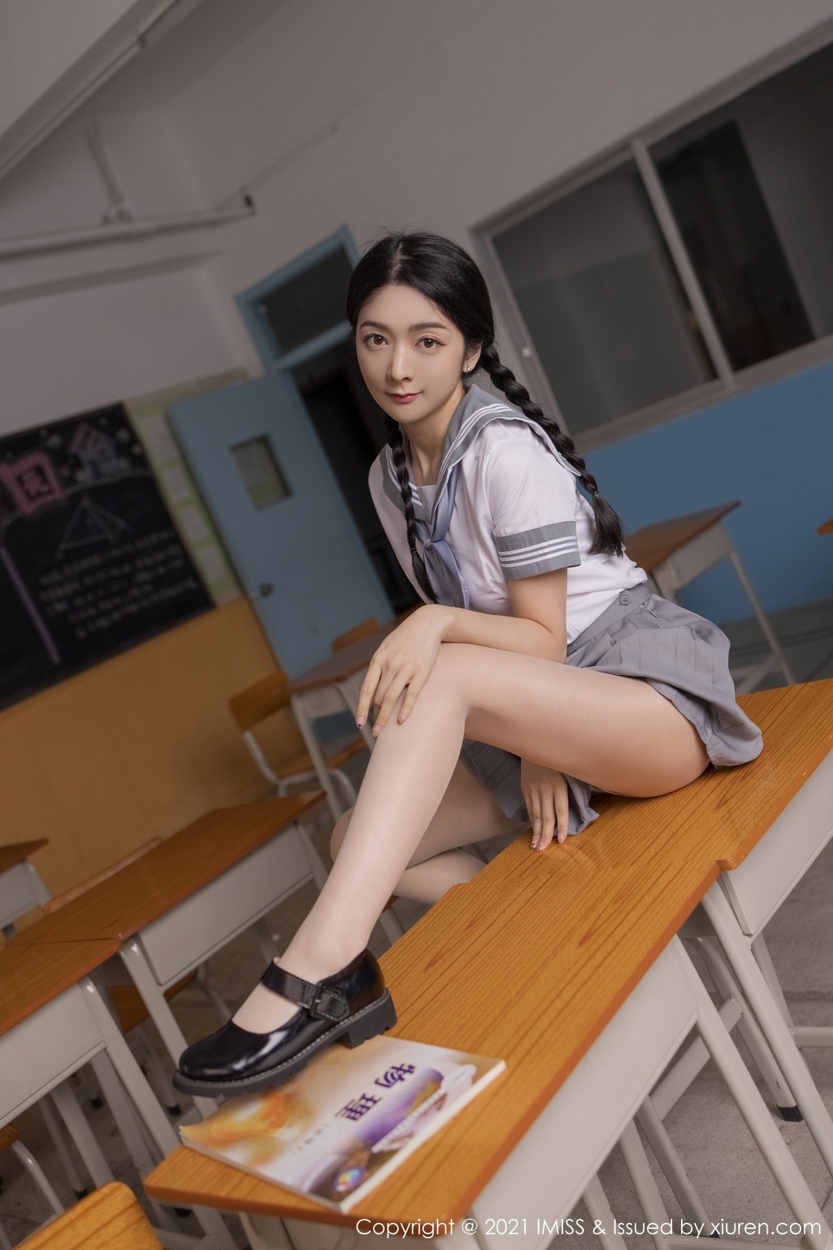 jpxgmn.cc[IMISS爱蜜社]Vol.583_女神Angela00校服制服主题教室里半脱露粉色内衣迷人诱惑写真49P