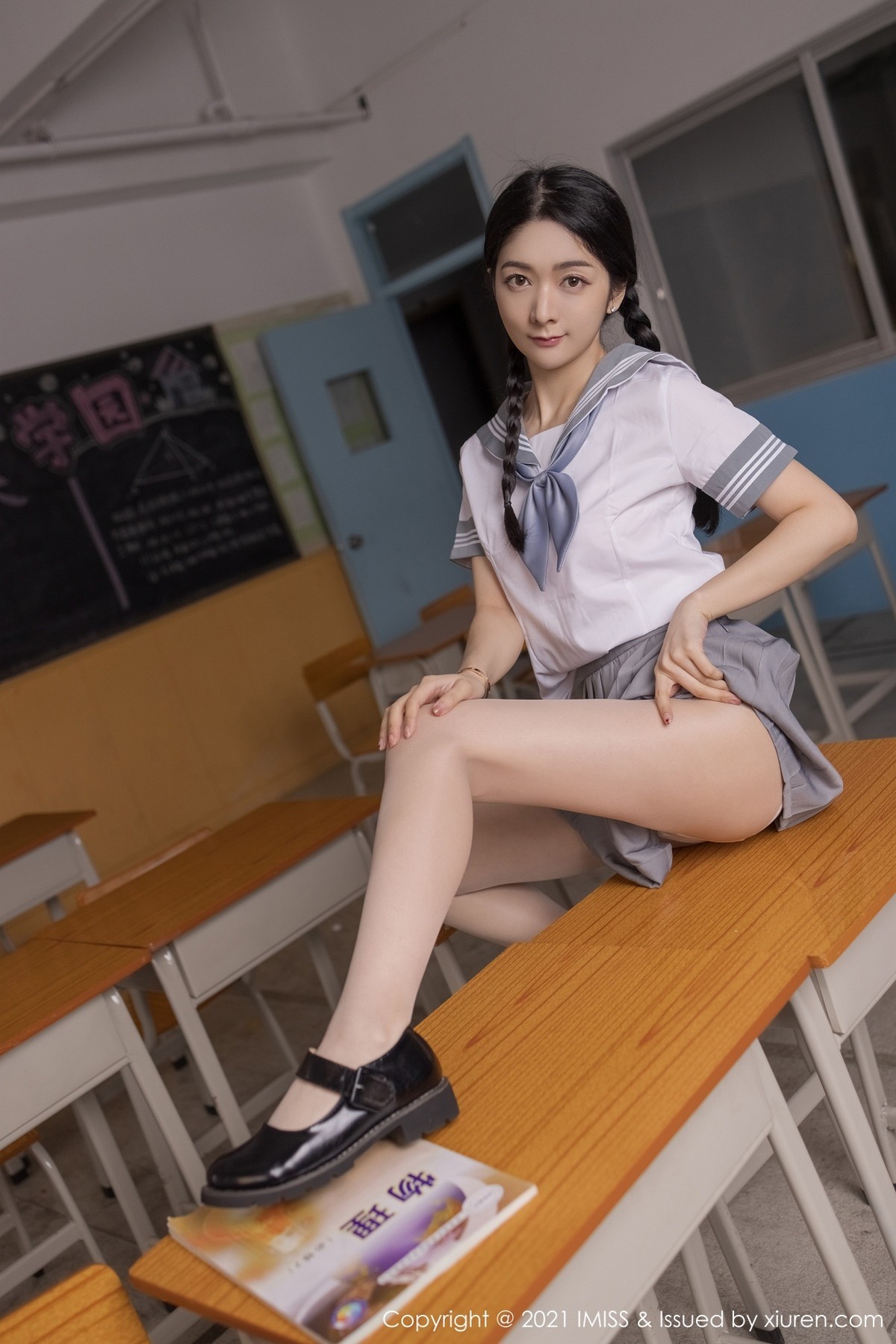 jpxgmn.cc[IMISS爱蜜社]Vol.583_女神Angela00校服制服主题教室里半脱露粉色内衣迷人诱惑写真49P