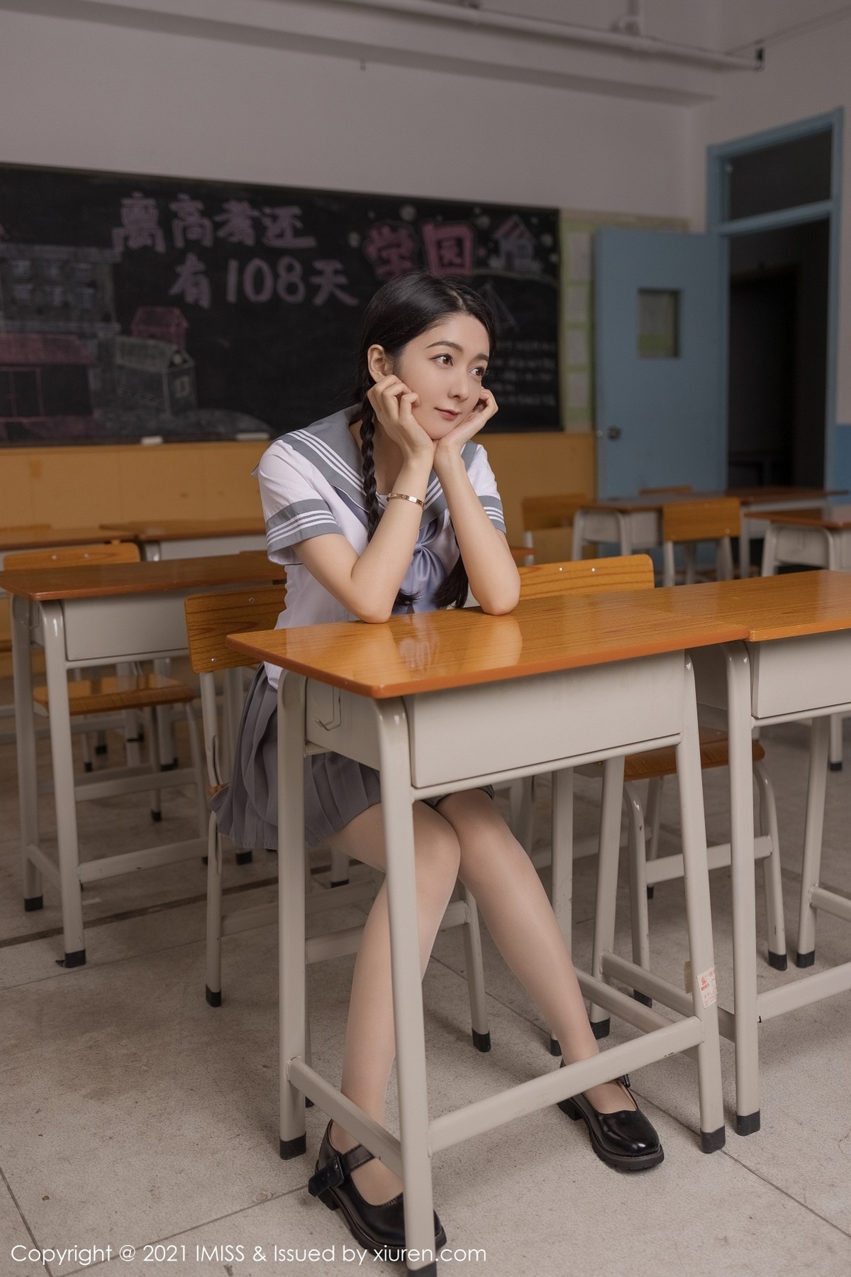 jpxgmn.cc[IMISS爱蜜社]Vol.583_女神Angela00校服制服主题教室里半脱露粉色内衣迷人诱惑写真49P