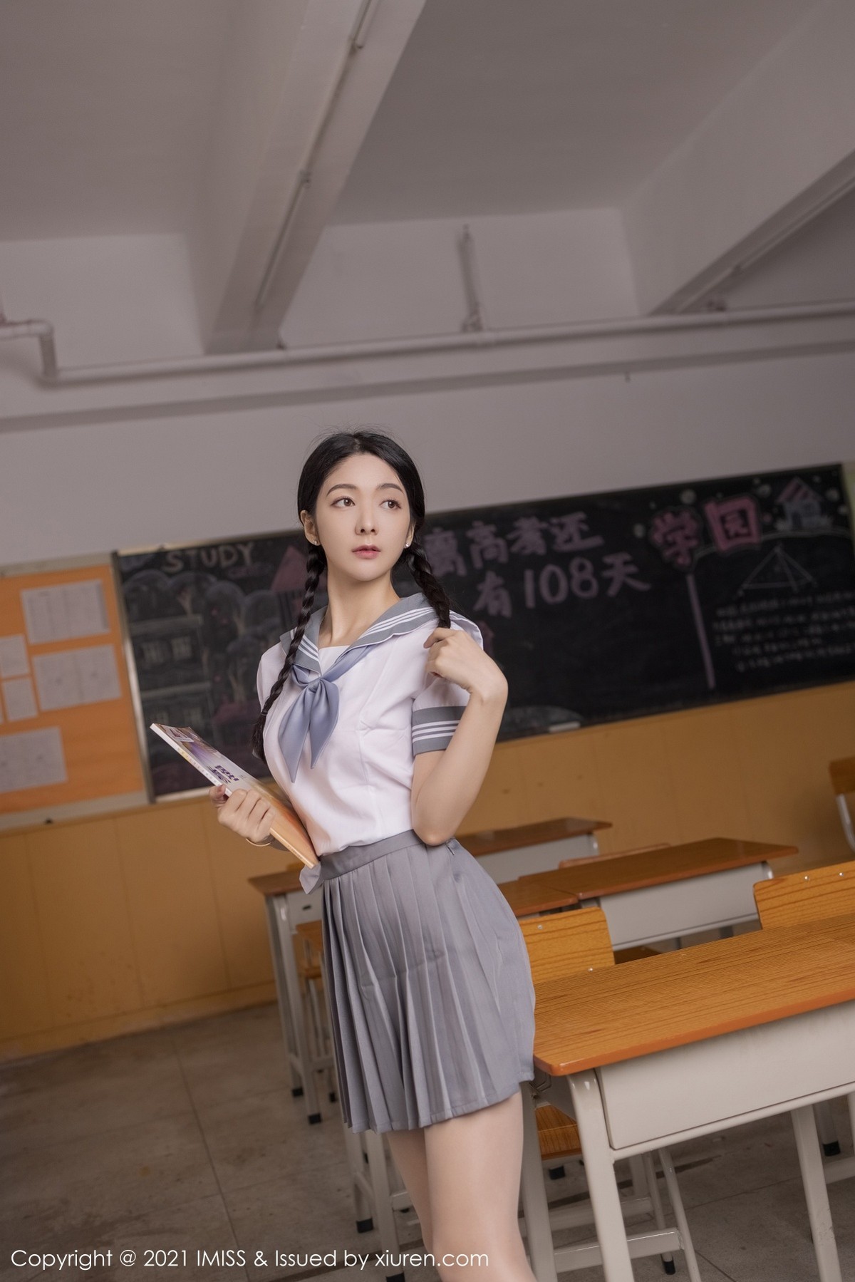 jpxgmn.cc[IMISS爱蜜社]Vol.583_女神Angela00校服制服主题教室里半脱露粉色内衣迷人诱惑写真49P