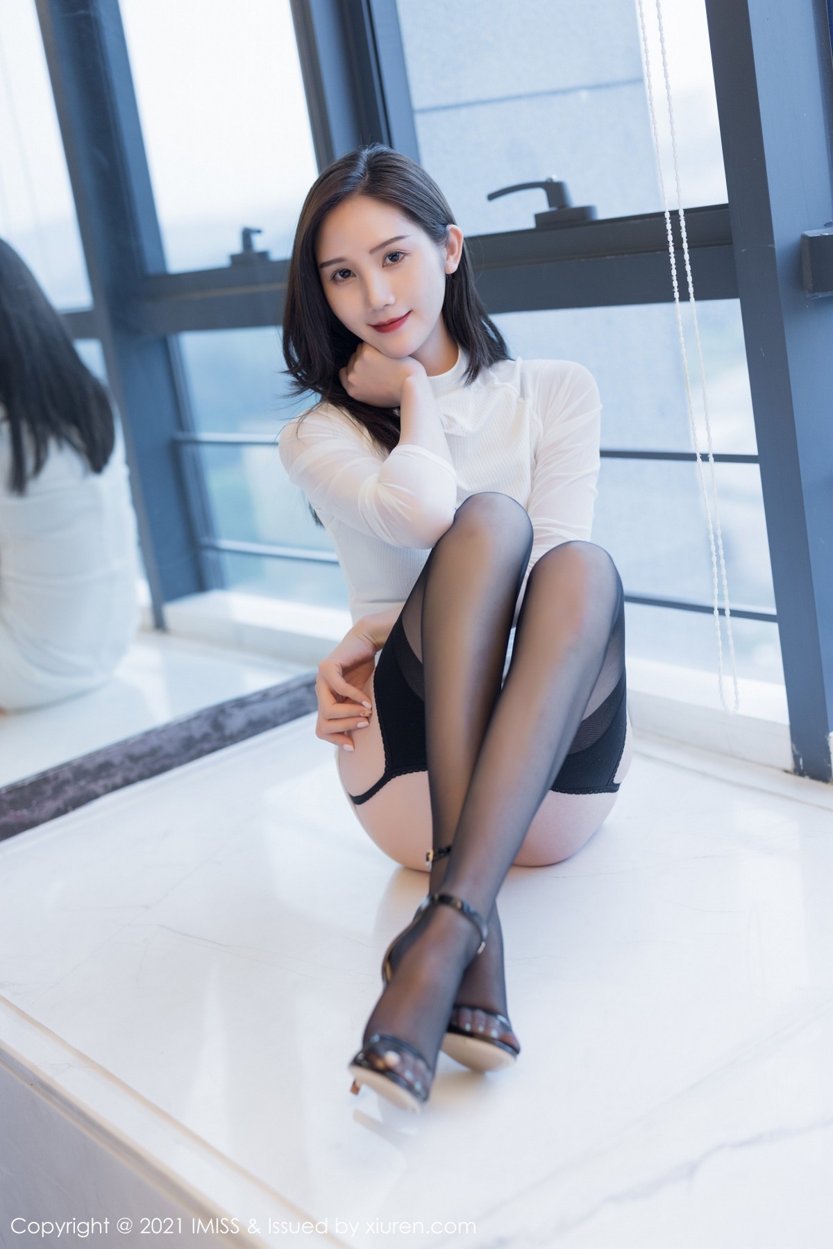 jpxgmn.cc[IMISS爱蜜社]Vol.584_气质女神SISY思阳台上性感黑色内衣配黑丝吊袜极致魅惑写真72P