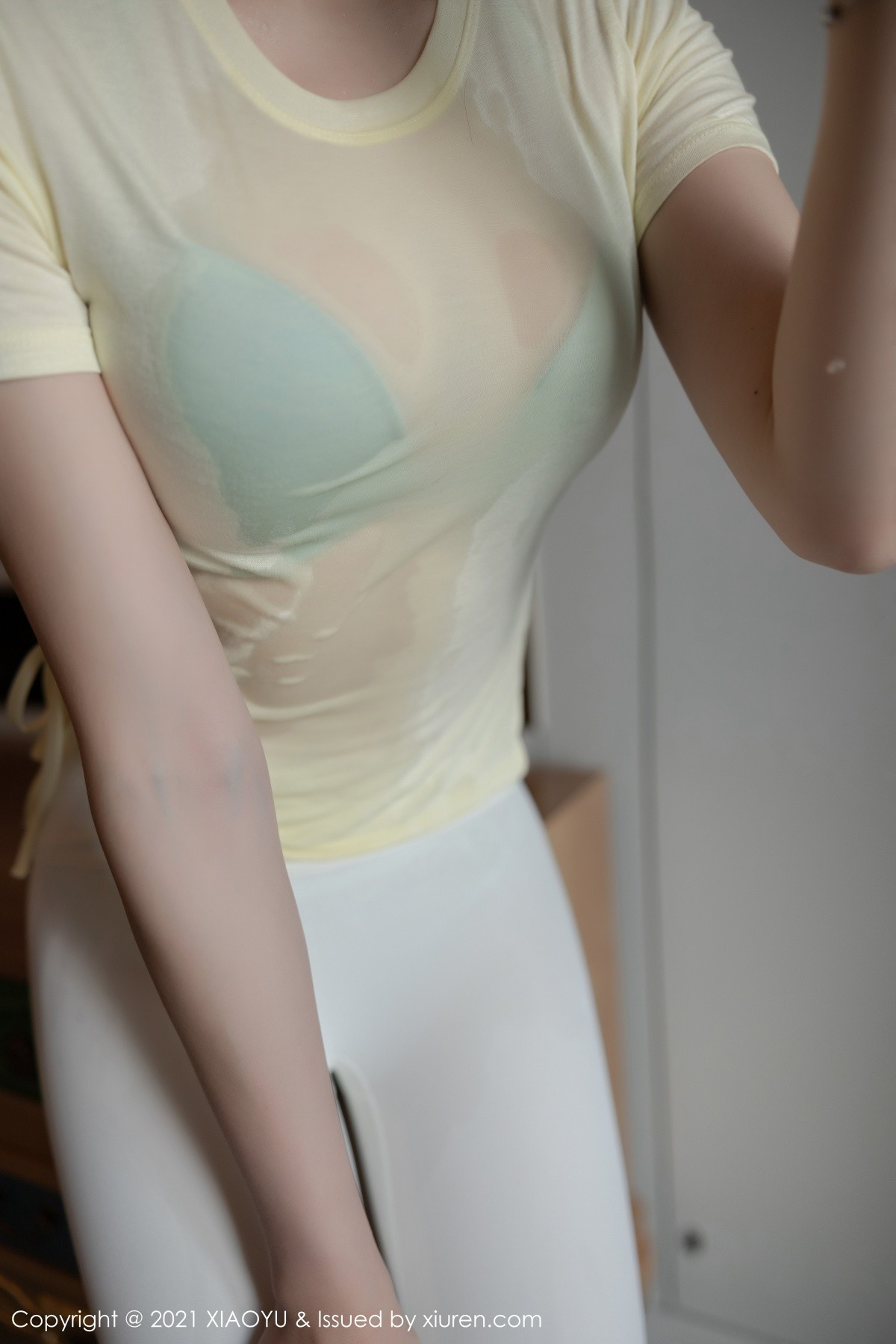 jpxgmn.cc[XiaoYu画语界]Vol.517_女神芝芝Booty私房白色紧身服饰半脱秀完美身材迷人诱惑写真60P