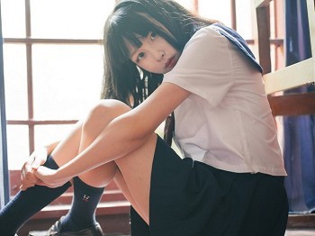 Vol.397_清纯学妹教室里性感百褶裙下黑色腿袜秀白皙美腿迷人写真22P