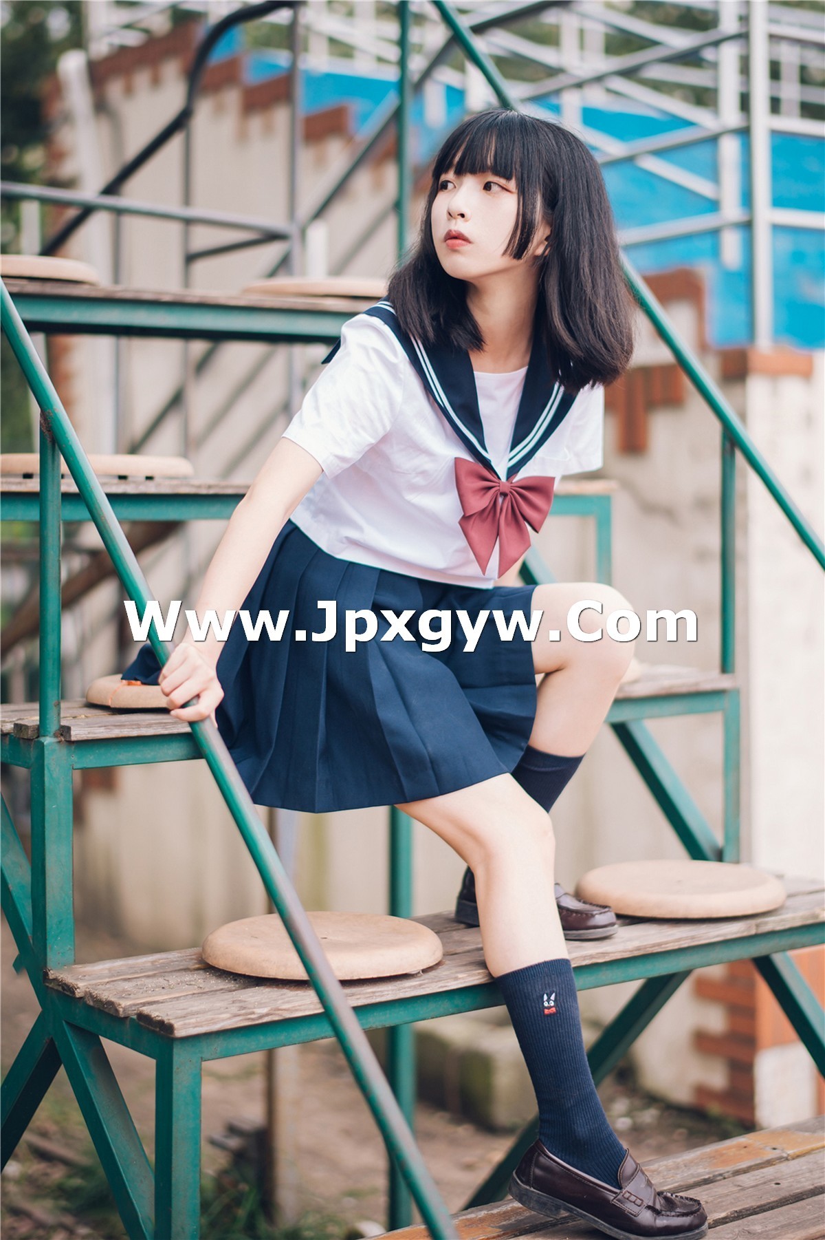 jpxgmn.cc[喵糖映画]Vol.397_清纯学妹教室里性感百褶裙下黑色腿袜秀白嫩美腿迷人写真22P