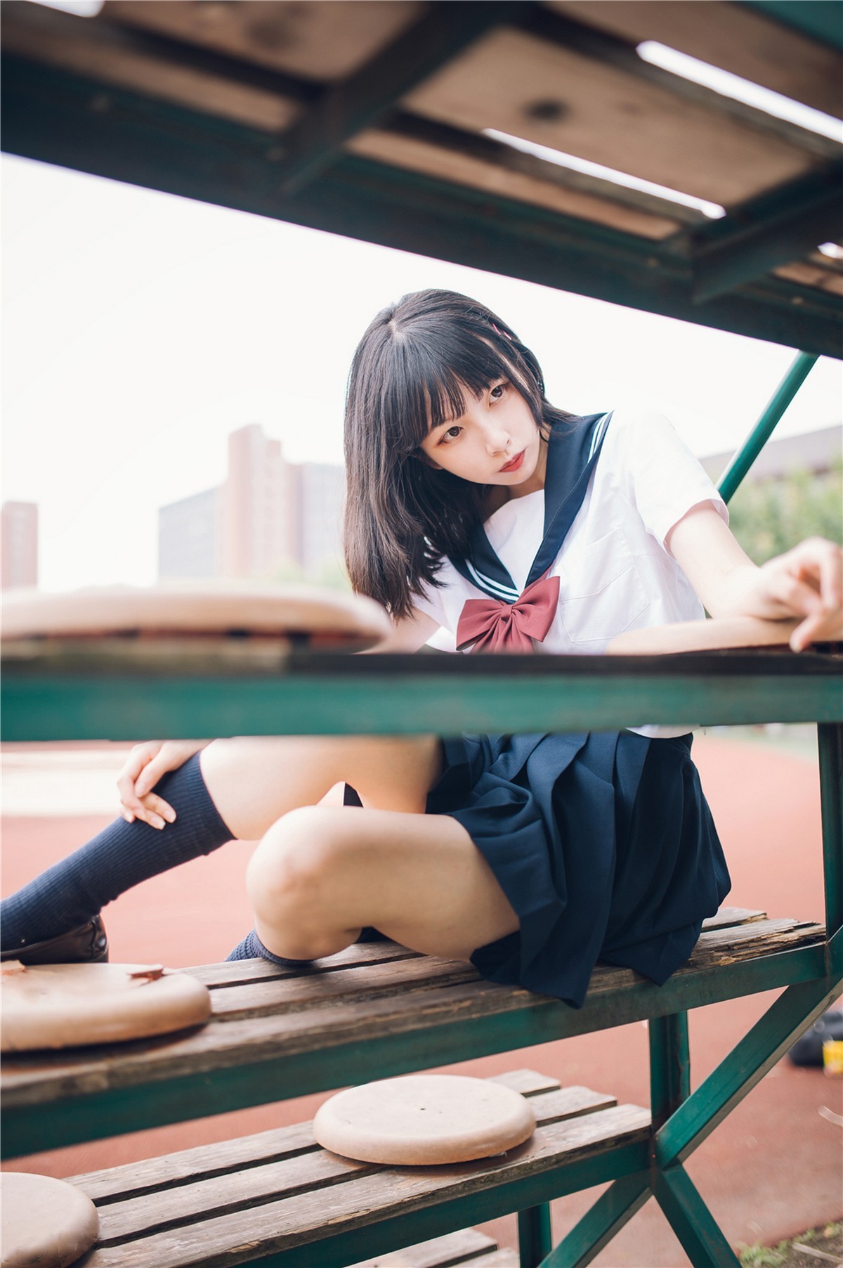 jpxgmn.cc[喵糖映画]Vol.397_清纯学妹教室里性感百褶裙下黑色腿袜秀白嫩美腿迷人写真22P