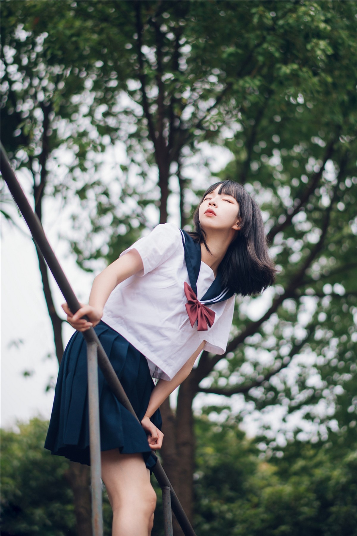jpxgmn.cc[喵糖映画]Vol.397_清纯学妹教室里性感百褶裙下黑色腿袜秀白嫩美腿迷人写真22P