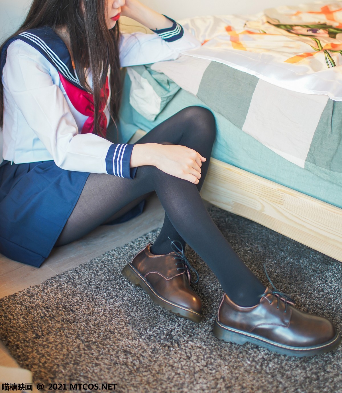 jpxgmn.cc[喵糖映画]Vol.398_邻家少女居家私房性感JK制服短裙下黑丝裤袜秀美腿诱惑写真21P
