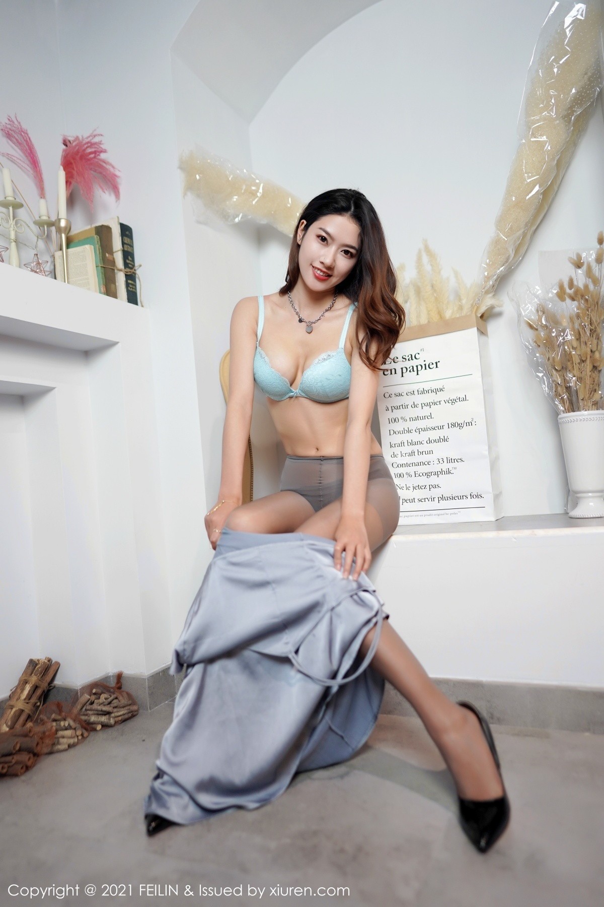 jpxgmn.cc[FeiLin嗲囡囡]VOL.292_嫩模方子萱脱白色连衣裙露红色蕾丝内衣配黑丝裤袜诱惑写真56P