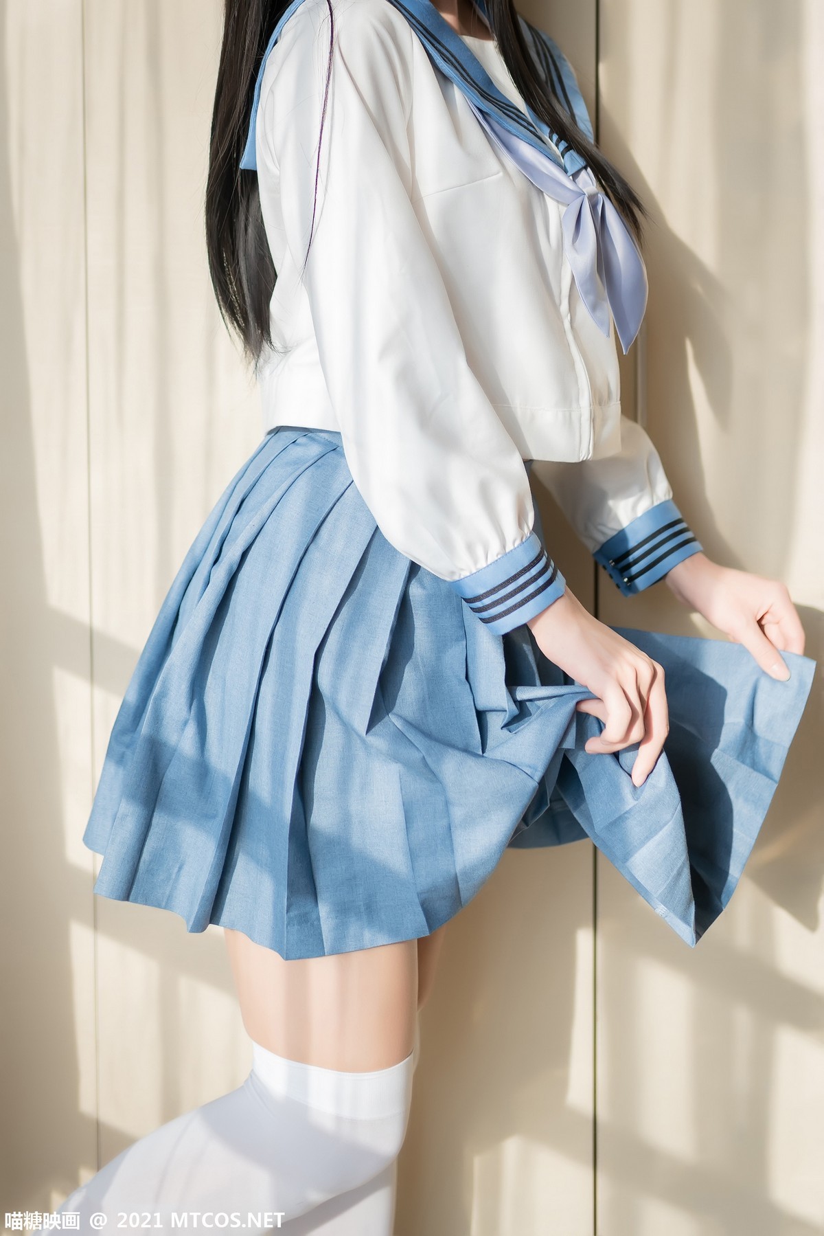 jpxgmn.cc[喵糖映画]Vol.399_JK制服少女清晨阳光主题性感百褶裙下白色腿袜秀美腿诱惑写真29P