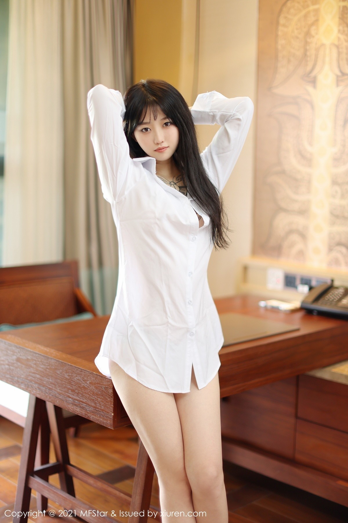 jpxgmn.cc[MFStar模范学院]Vol.488_嫩模奶瓶子丽江旅拍私房性感真空白衬衣半脱迷人诱惑写真40P