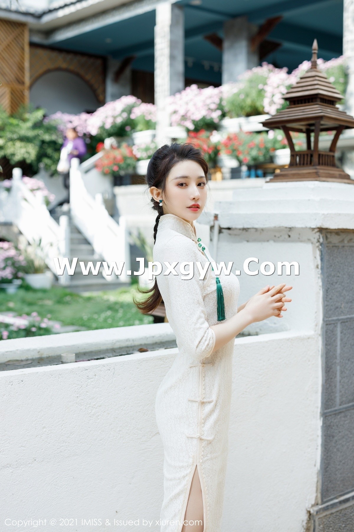 jpxgmn.cc[IMISS爱蜜社]Vol.586_气质女神Lynn刘奕宁户外街拍系列+私房薄纱裙秀美腿诱惑写真38P