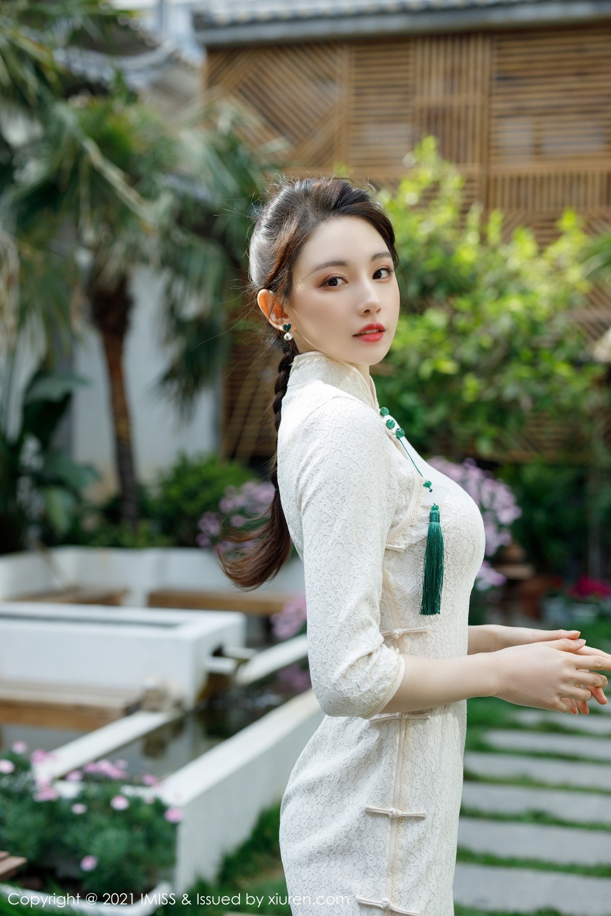 jpxgmn.cc[IMISS爱蜜社]Vol.586_气质女神Lynn刘奕宁户外街拍系列+私房薄纱裙秀美腿诱惑写真38P